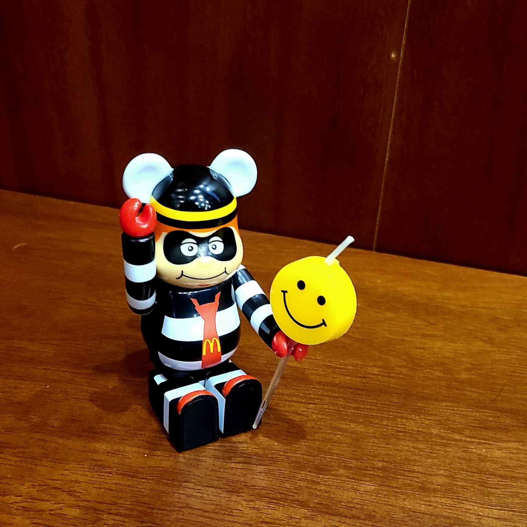 Bearbrick Godzilla vs McDonald's 150% (Set of 4) 착용 스타일