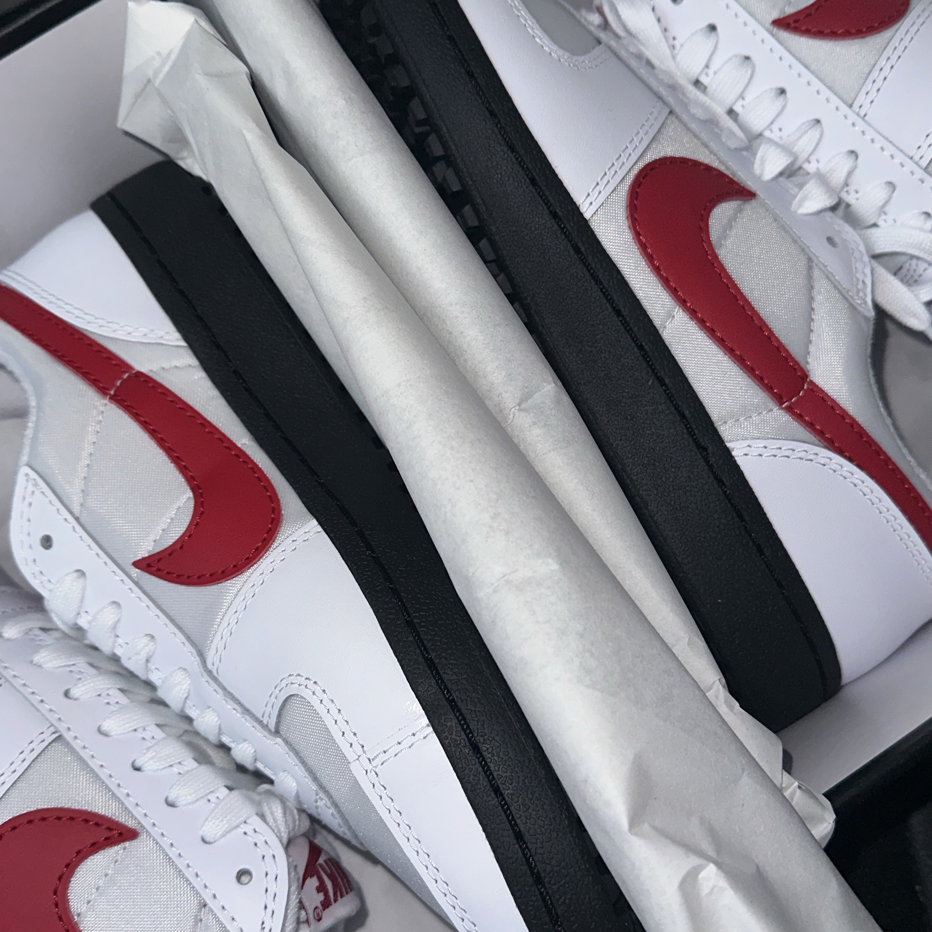 Nike Field General 82 SP White and Varsity Red 착용 스타일