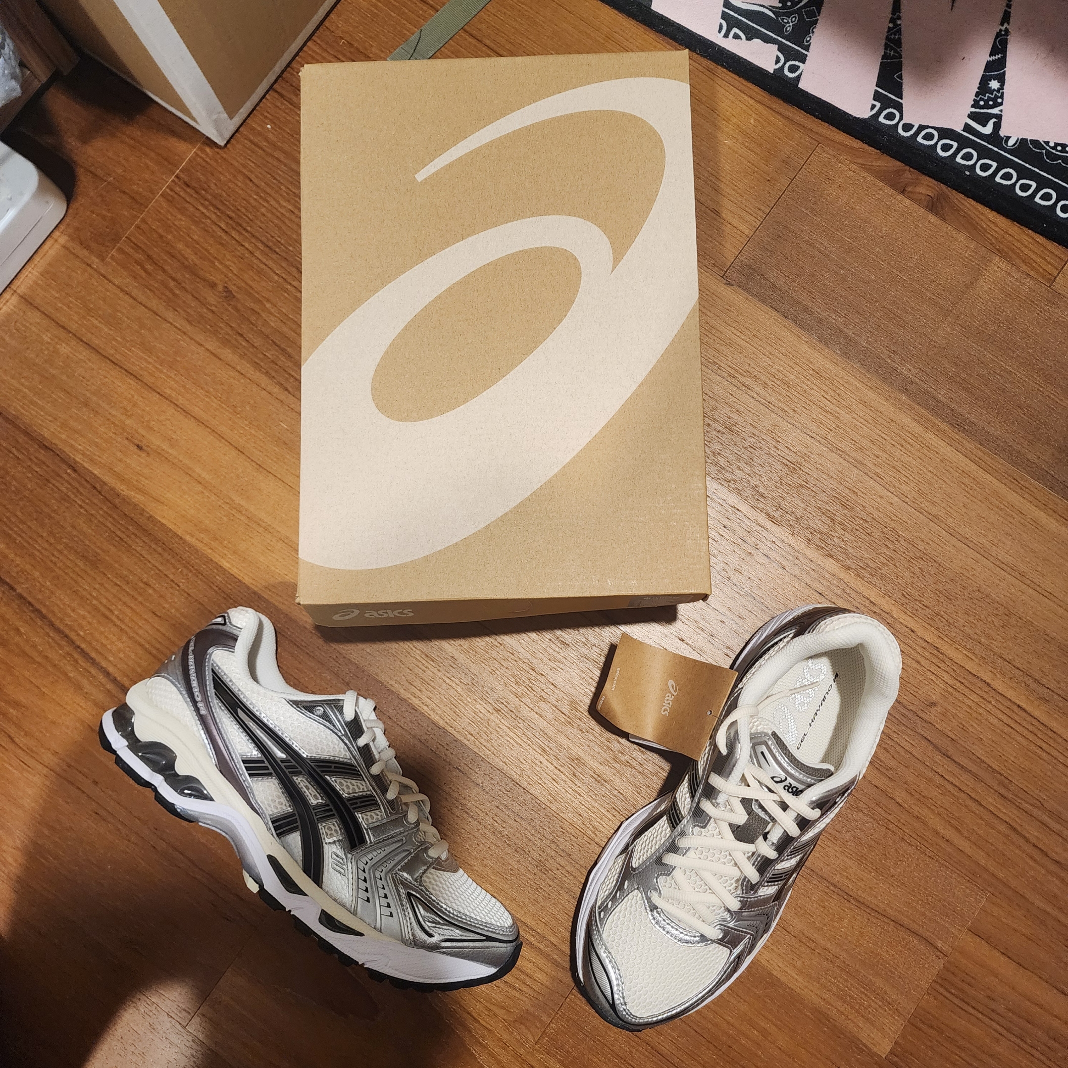 Asics Gel-Kayano 14 Cream Black 착용 스타일 - 5