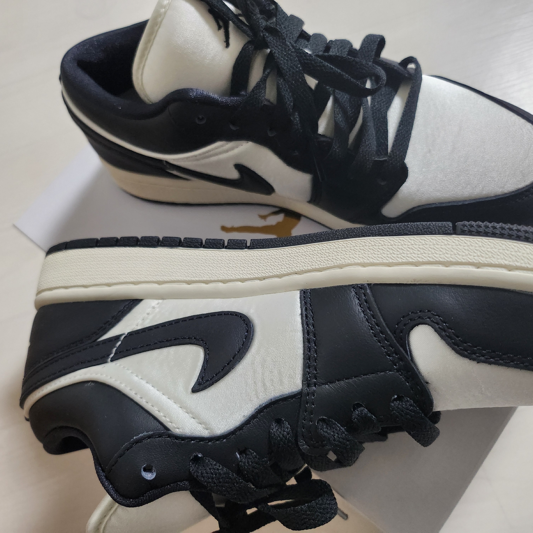 (W) Jordan 1 Low SE Sail Black 착용 스타일 - 3