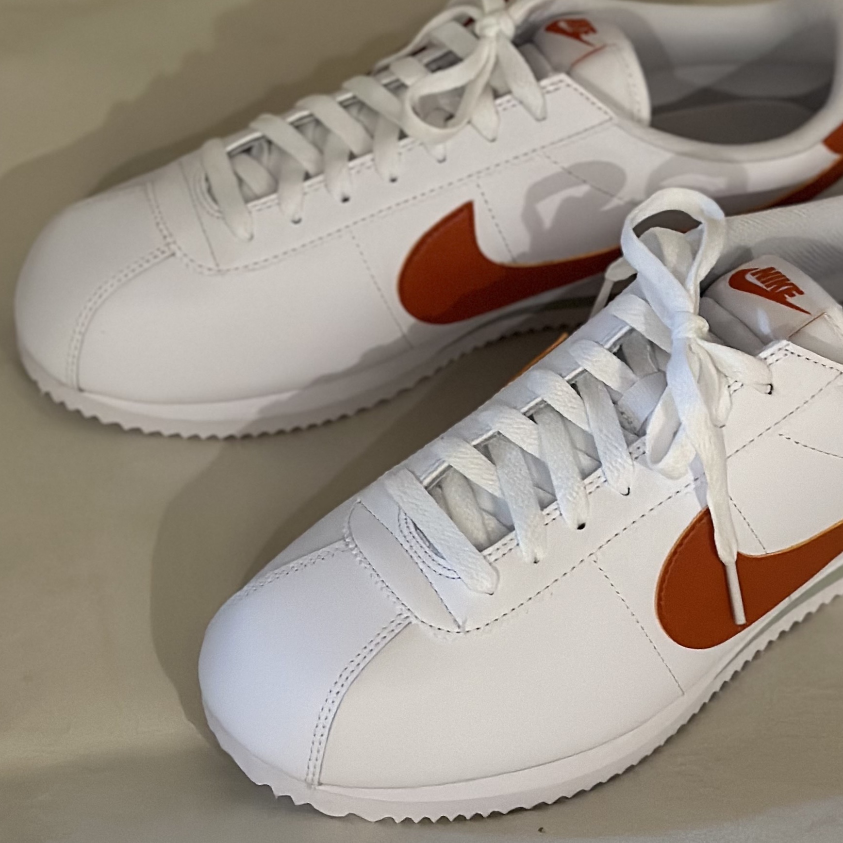 Nike Cortez White Campfire Orange 착용 스타일 - 3