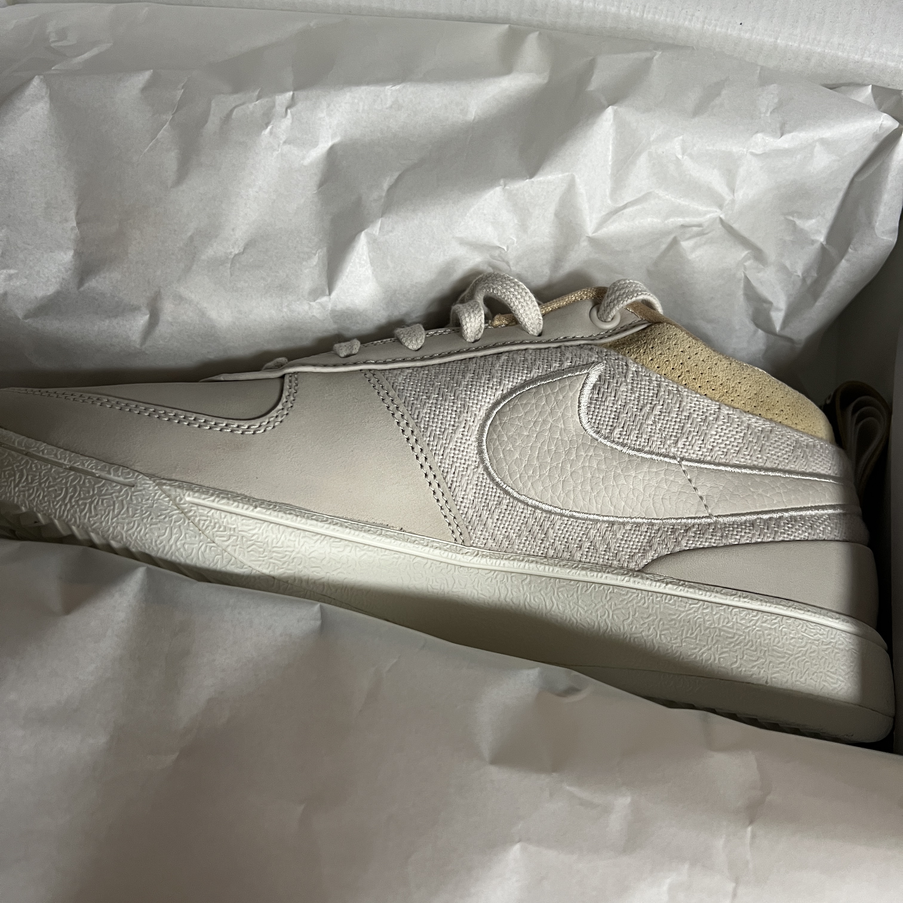 Nike Book 1 EP Light Orewood Brown 착용 스타일 - 1