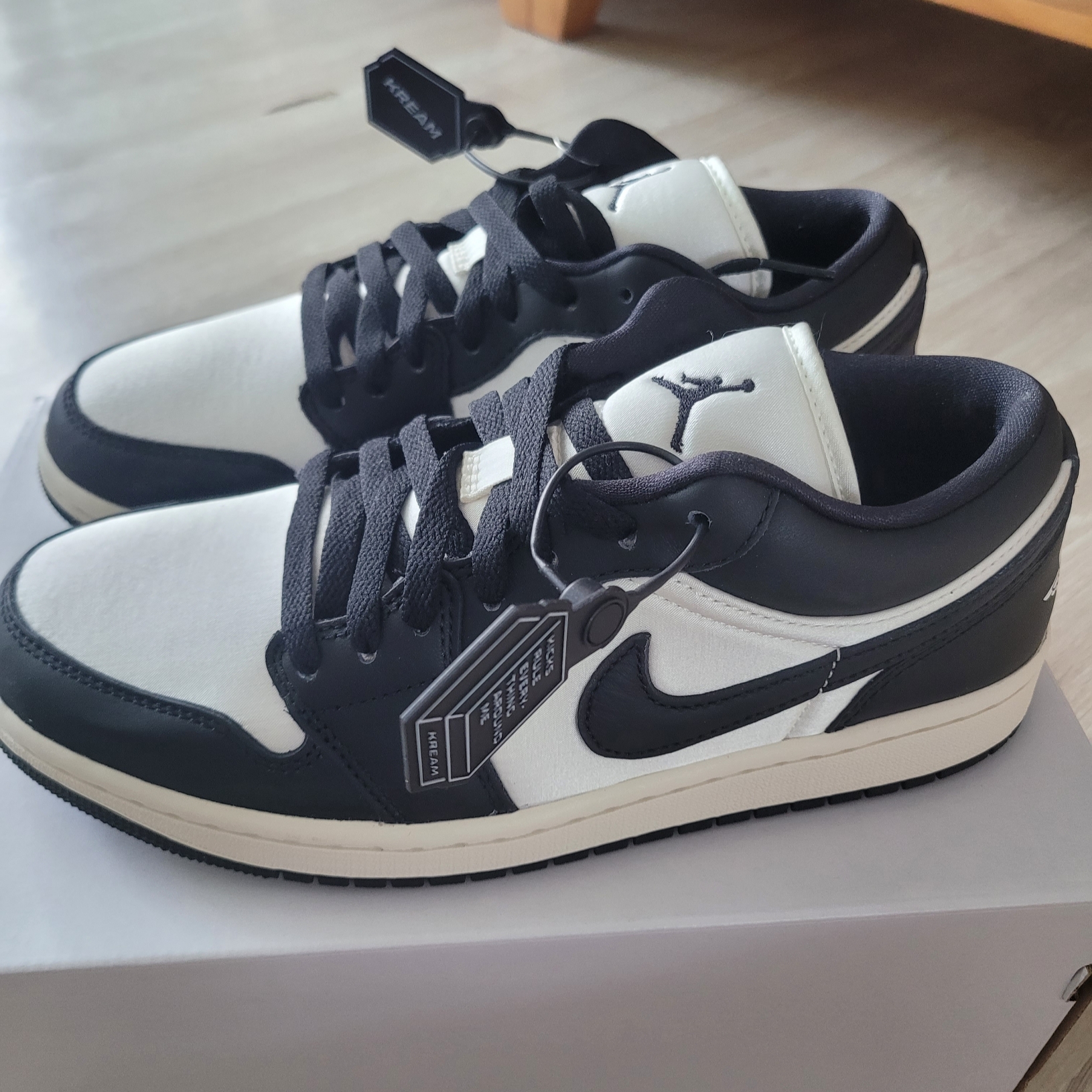 (W) Jordan 1 Low SE Sail Black 착용 스타일 - 1