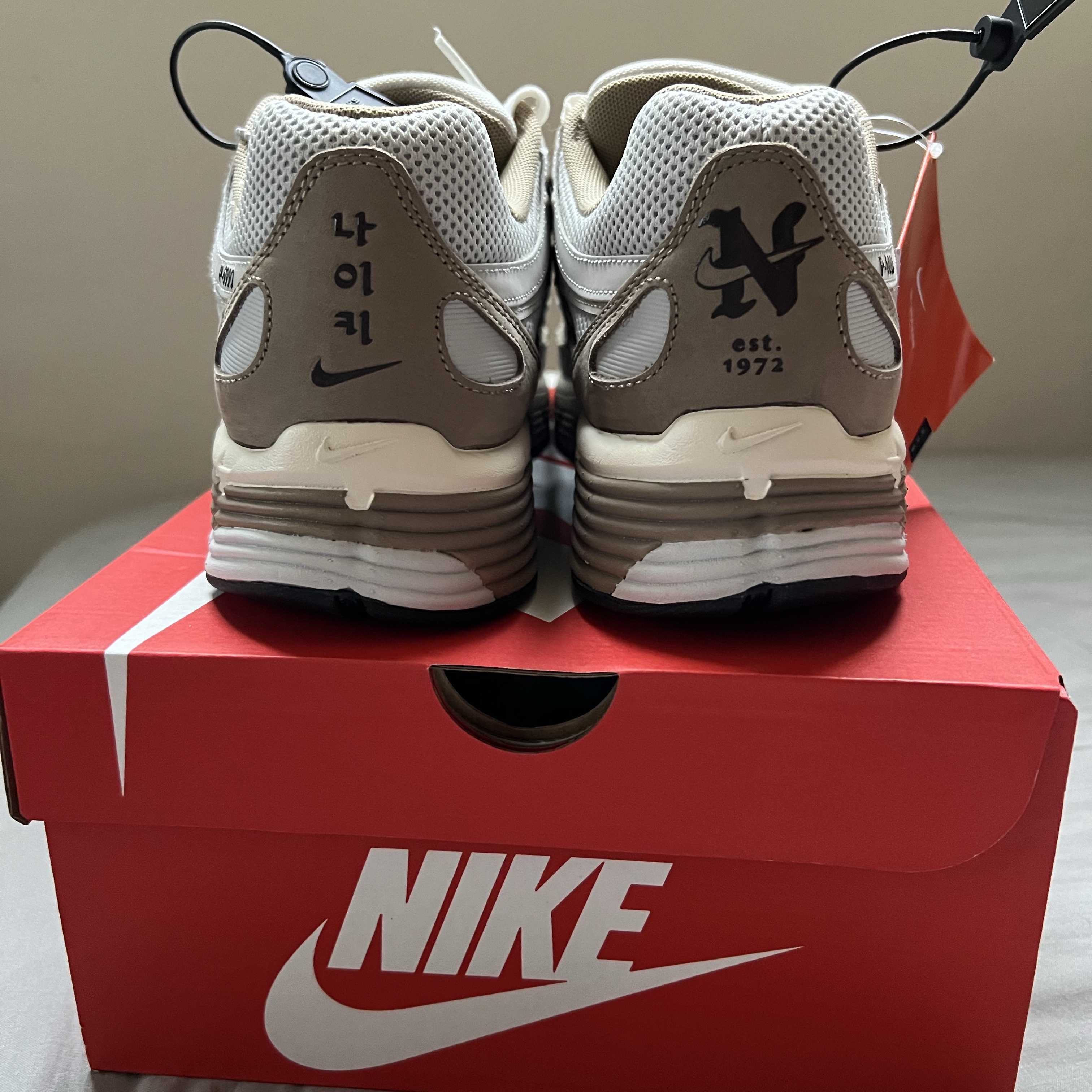 Nike P-6000 PRM Hangul Day Photon Dust Khaki 착용 스타일 - 2