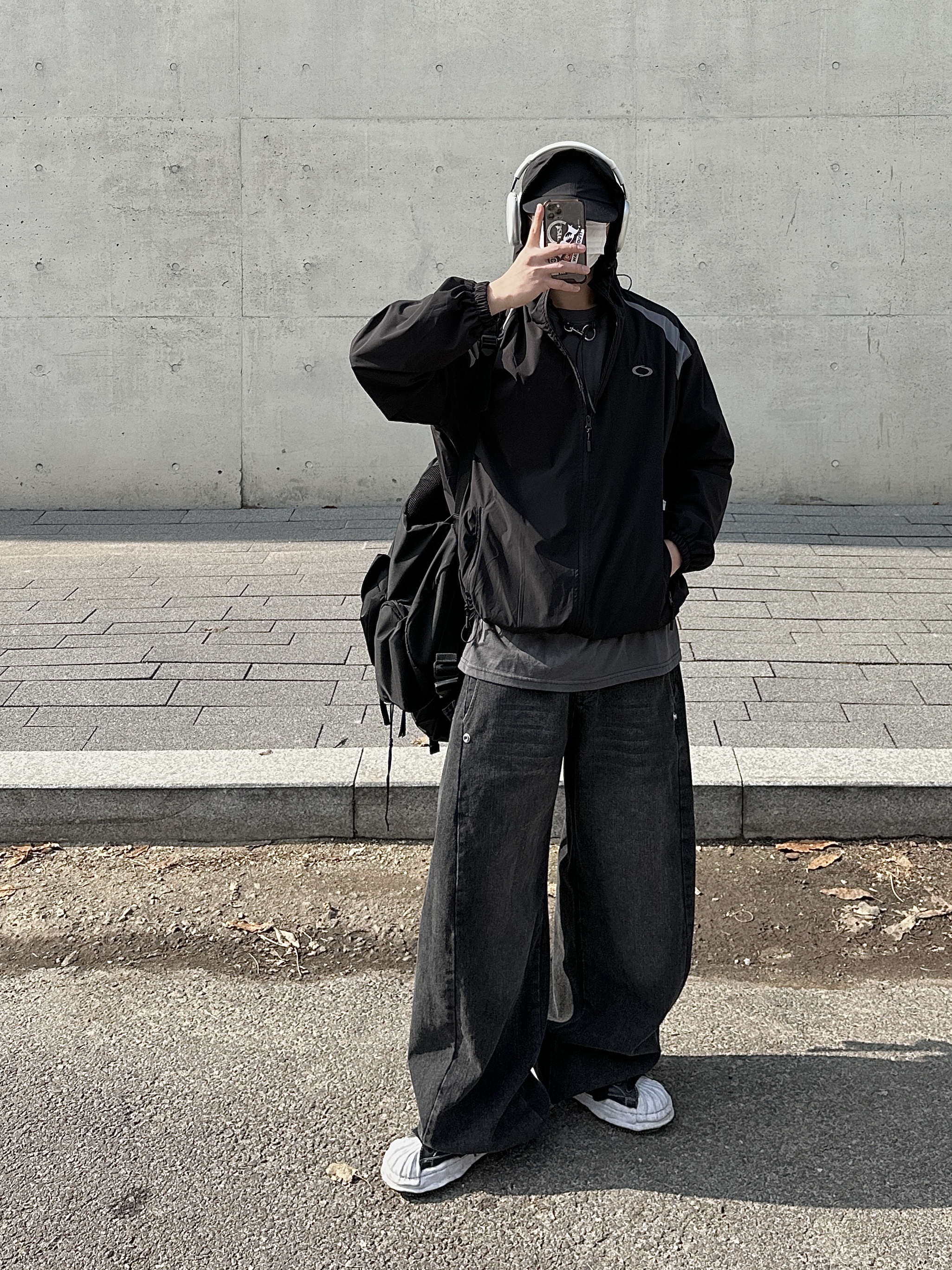 Maison Mihara Yasuhiro Blakey OG Sole Leather Low-top Sneakers Black, Our Legacy Ladon Leather Keychain Black 착용 스타일 - 4