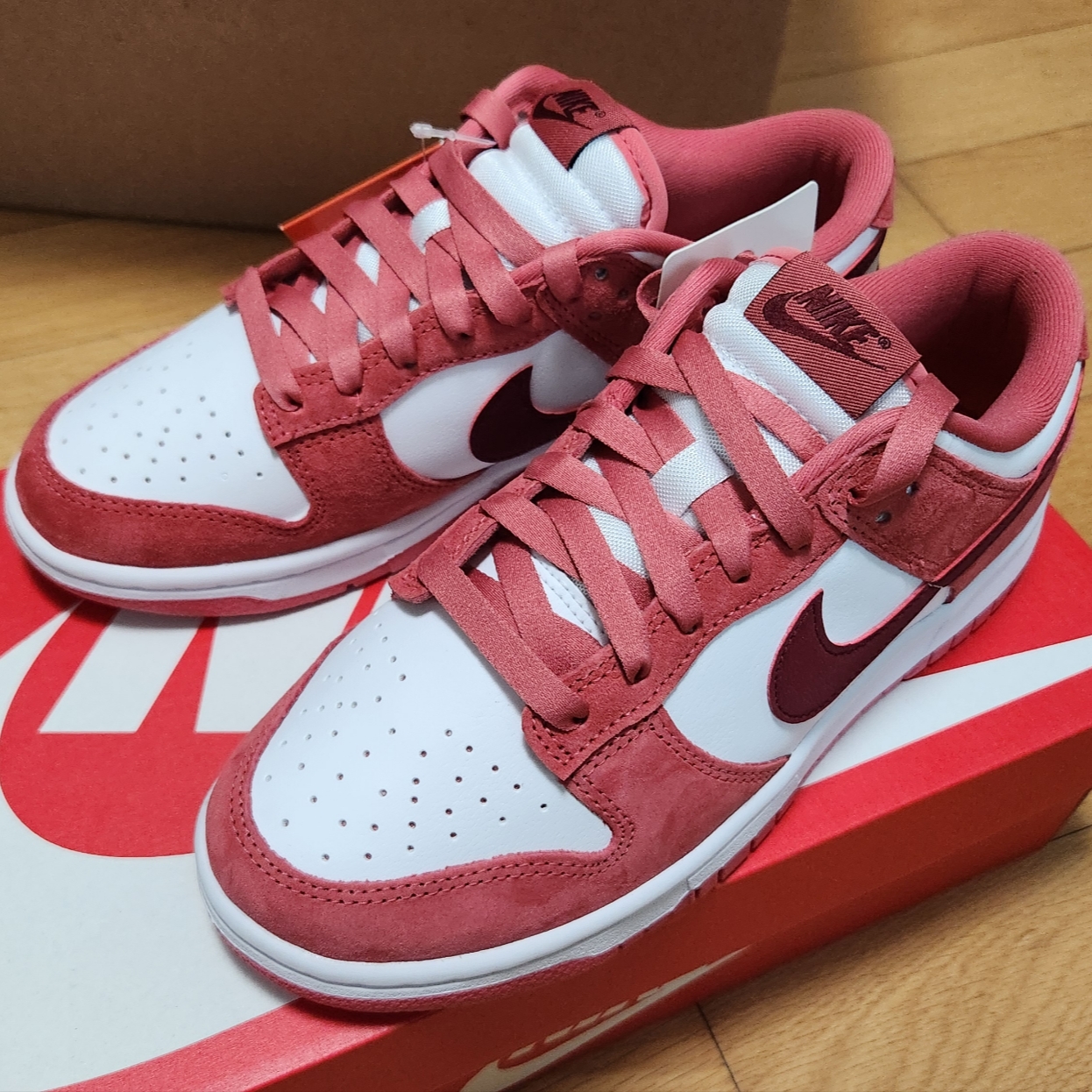 (W) Nike Dunk Low Valentine Day White Adobe 착용 스타일