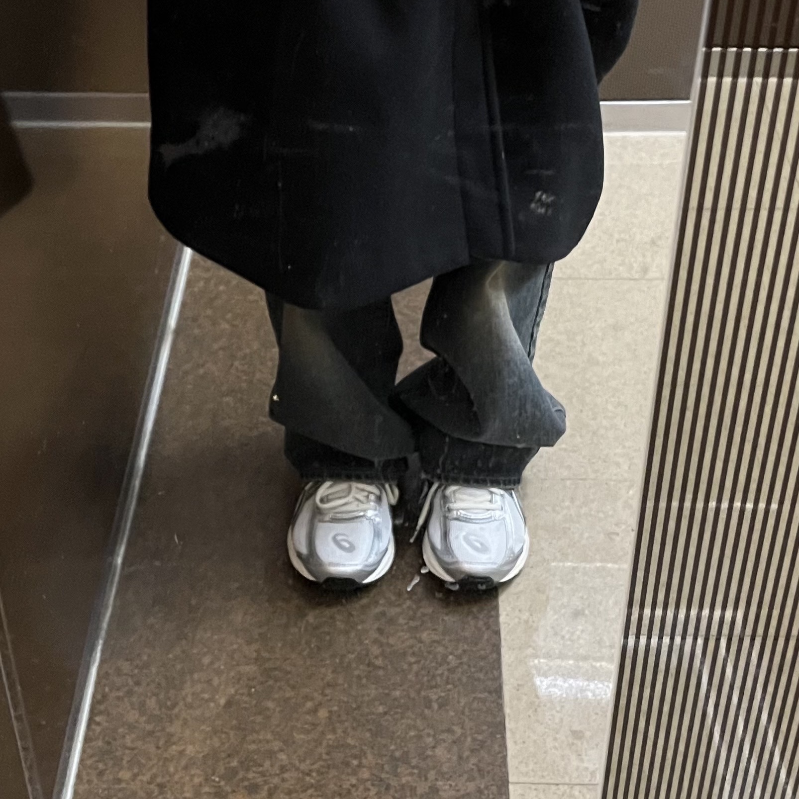 Asics Jog 100 S White Black - 2E Wide 착용 스타일 - 2