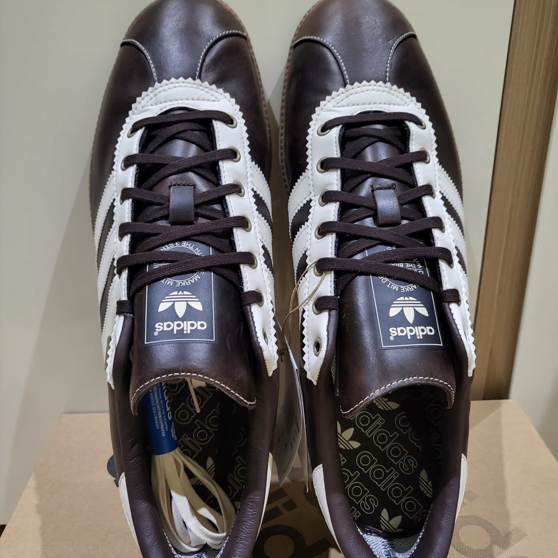 Adidas Bern GTX Dark Brown Cream White 착용 스타일 - 4