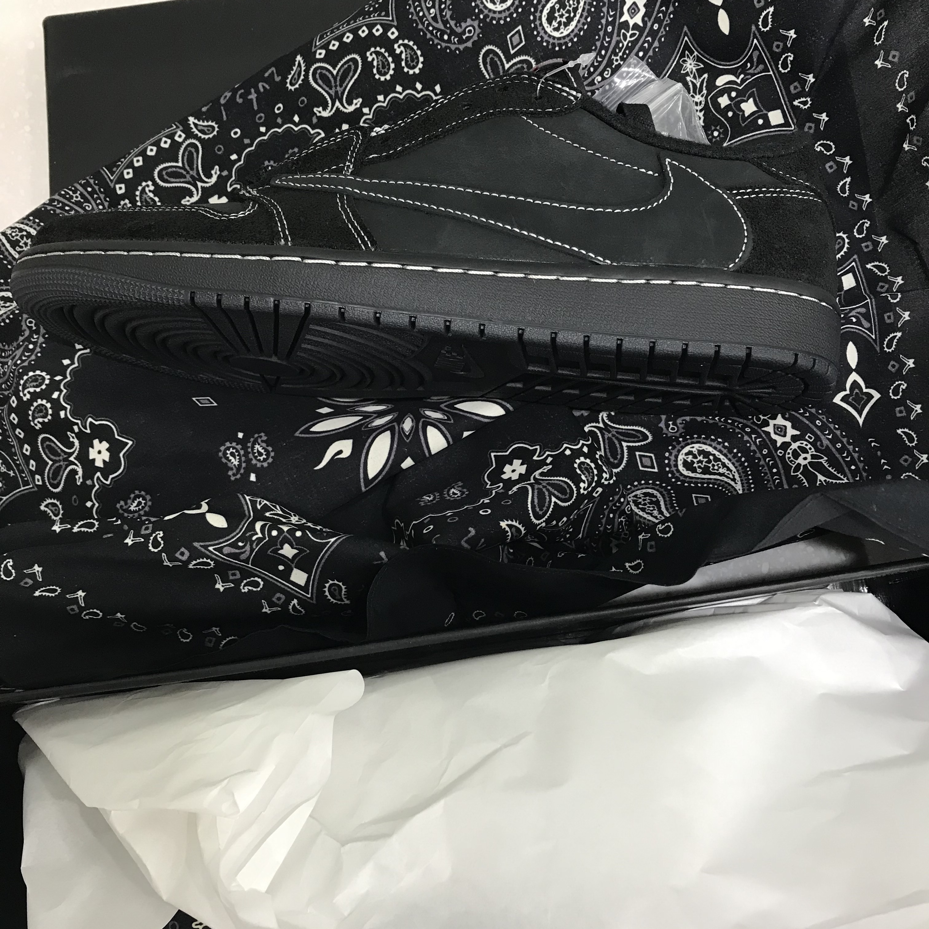 Jordan 1 x Travis Scott Retro Low OG SP Black Phantom 착용 스타일