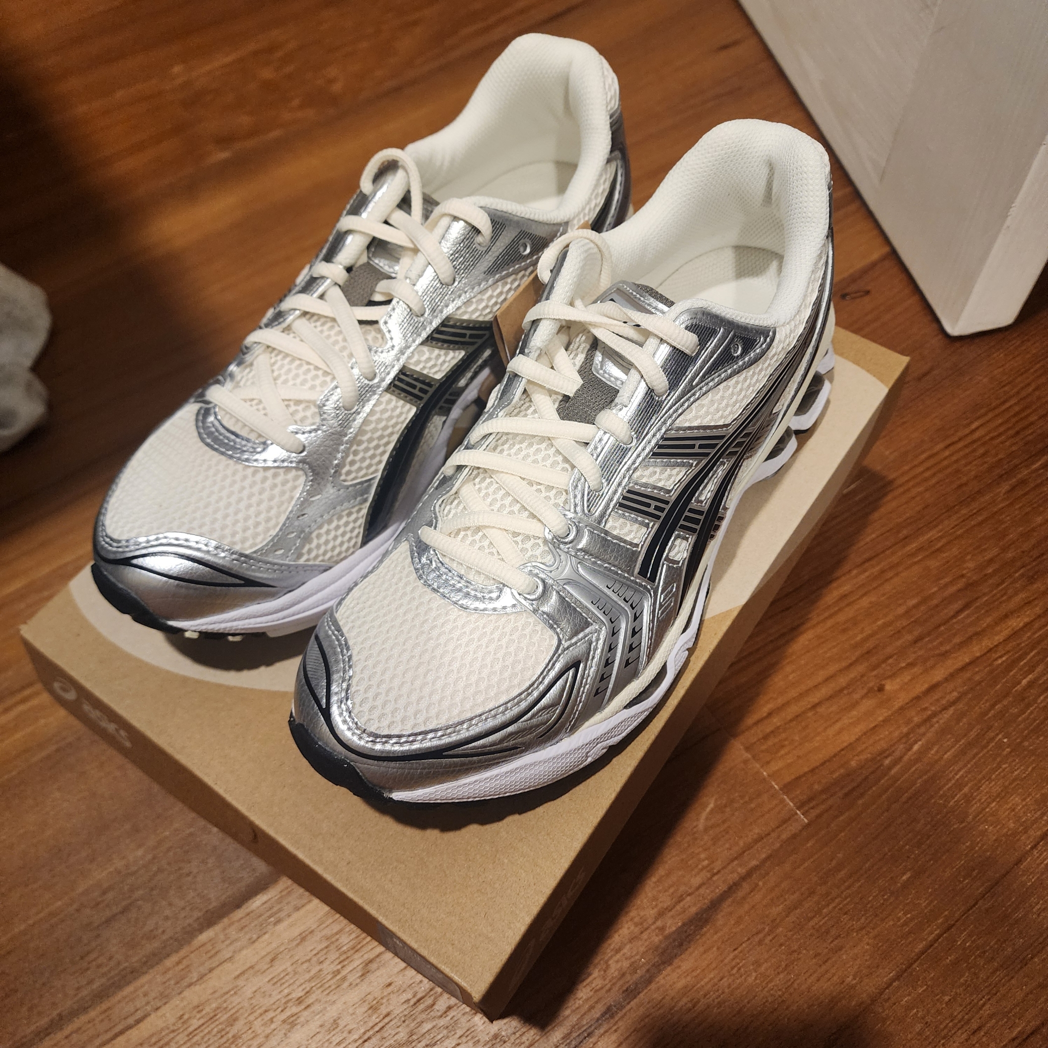 Asics Gel-Kayano 14 Cream Black 착용 스타일 - 4