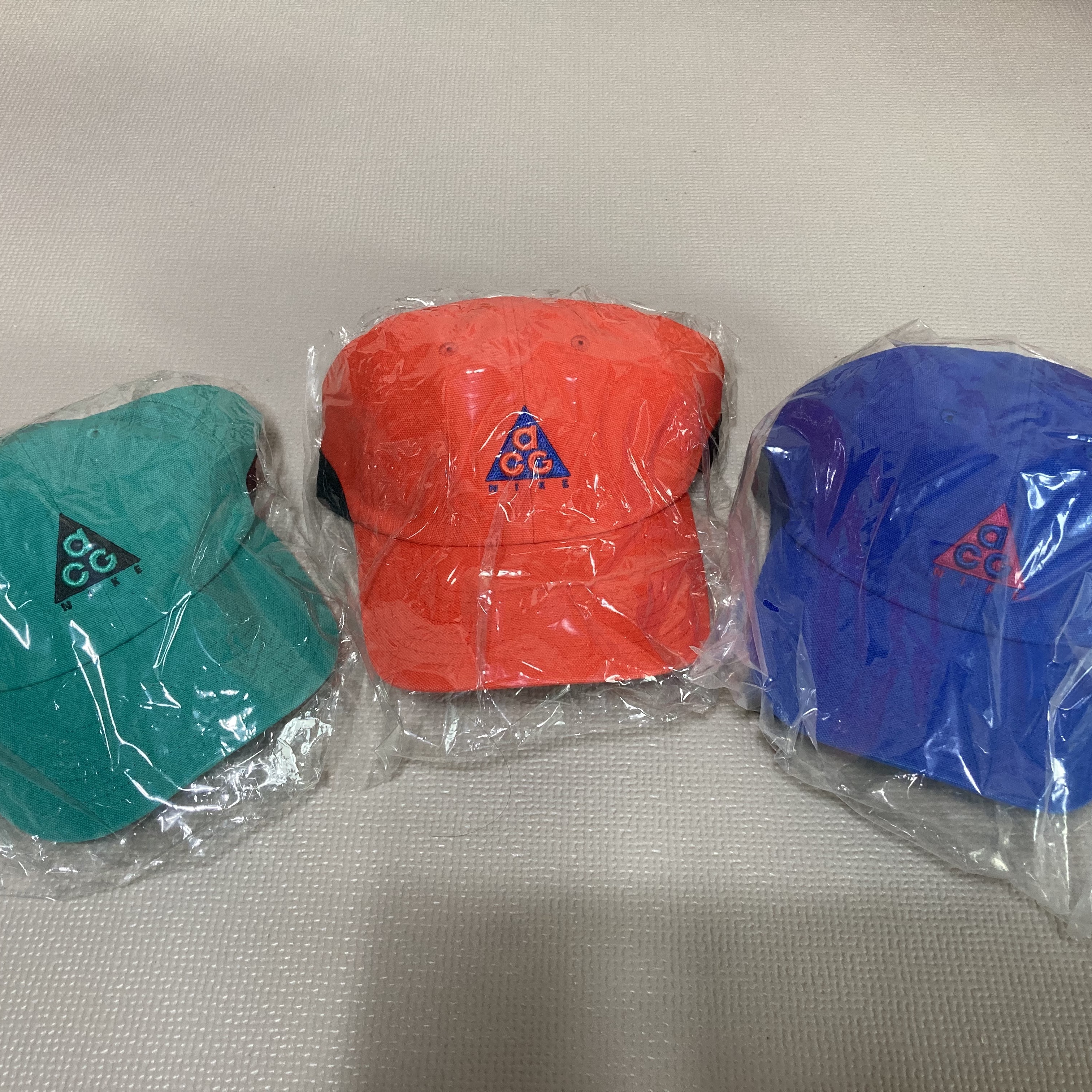 Nike ACG H86 Cap Neptune Green, Nike ACG H86 Cap Habanero Red 착용 스타일