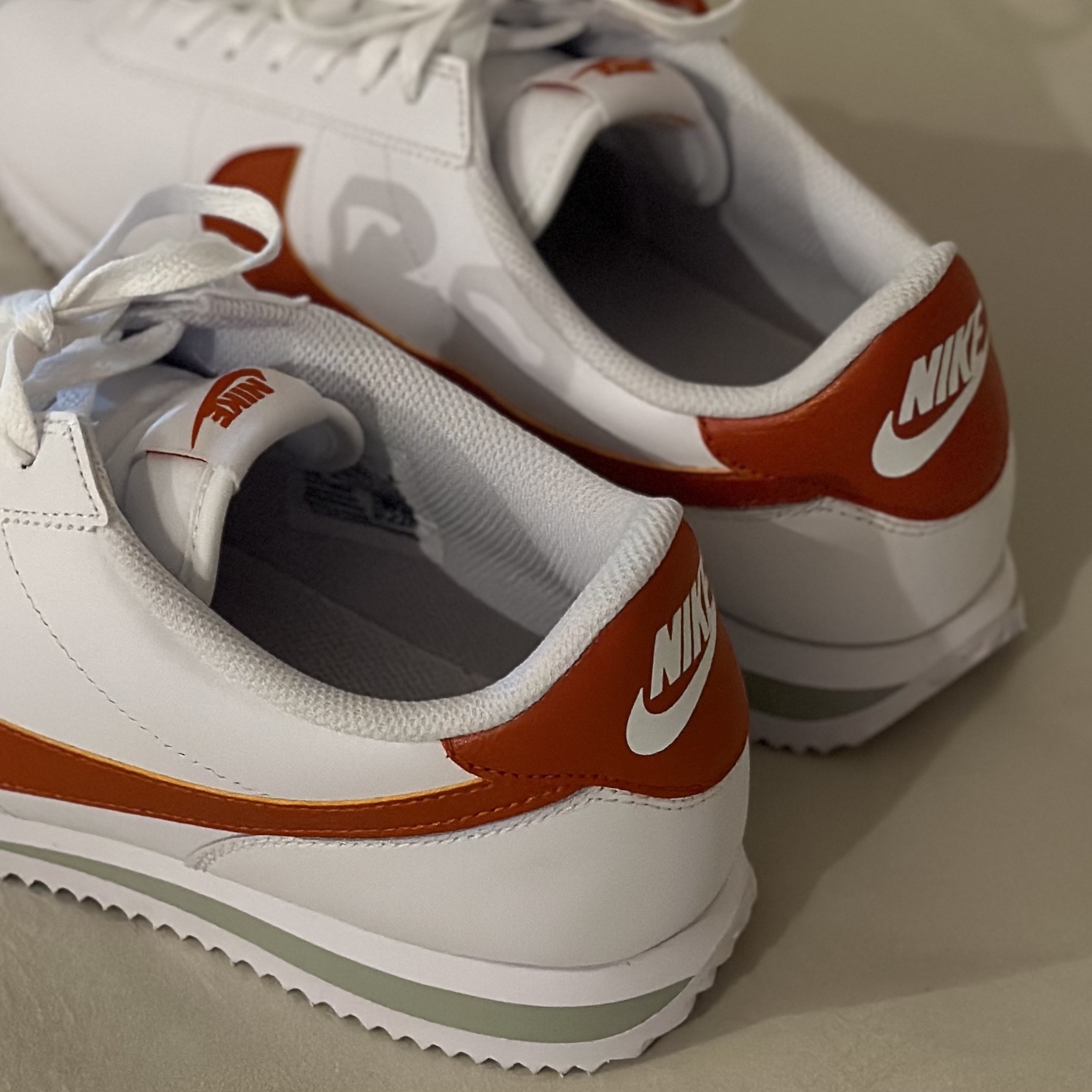 Nike Cortez White Campfire Orange 착용 스타일 - 2