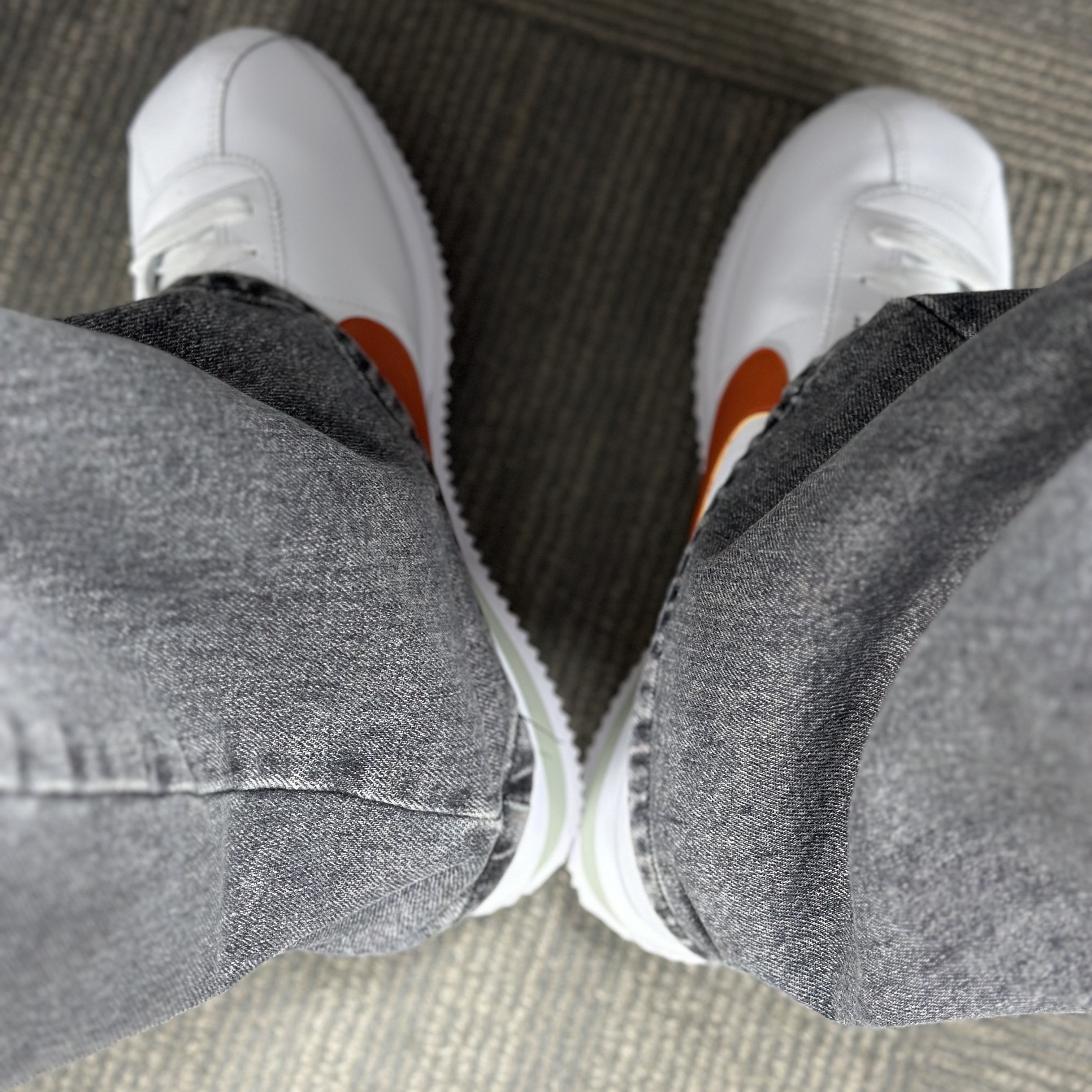 Nike Cortez White Campfire Orange 착용 스타일 - 5