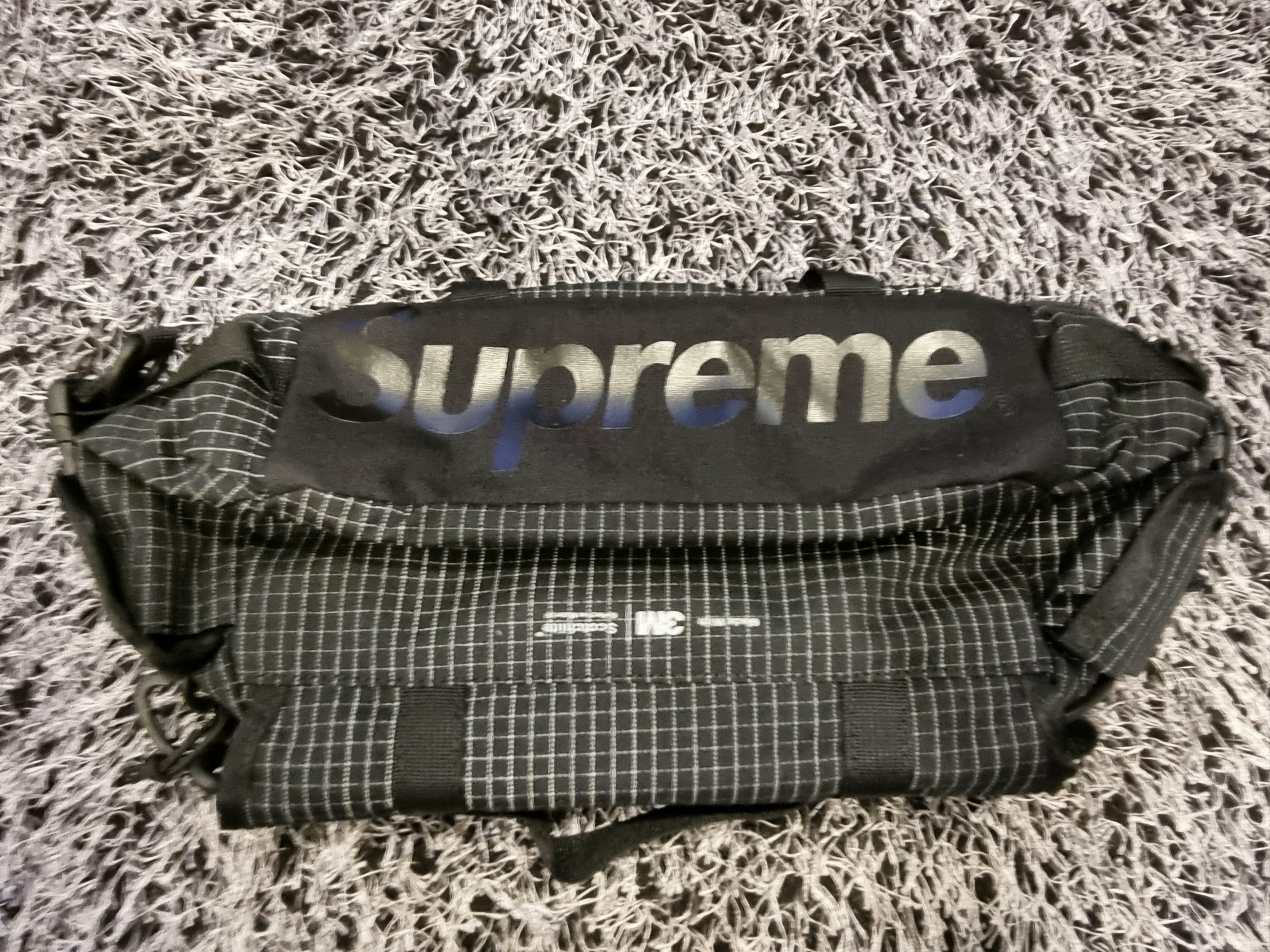 Supreme Backpack Black - 24SS, Supreme Mini Duffle Bag Black - 24SS 착용 스타일 - 4