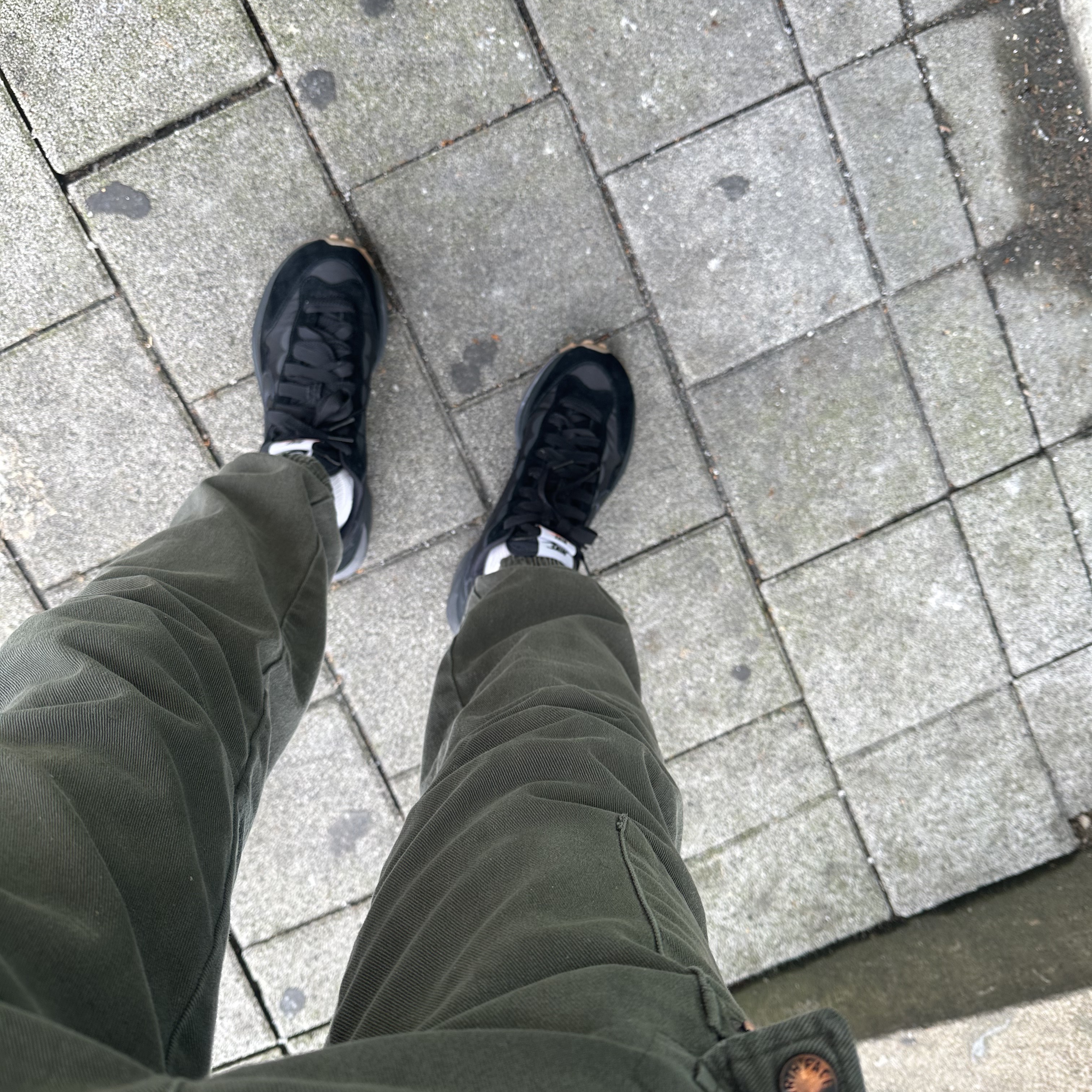 Nike x Sacai VaporWaffle Black and Gum 착용 스타일