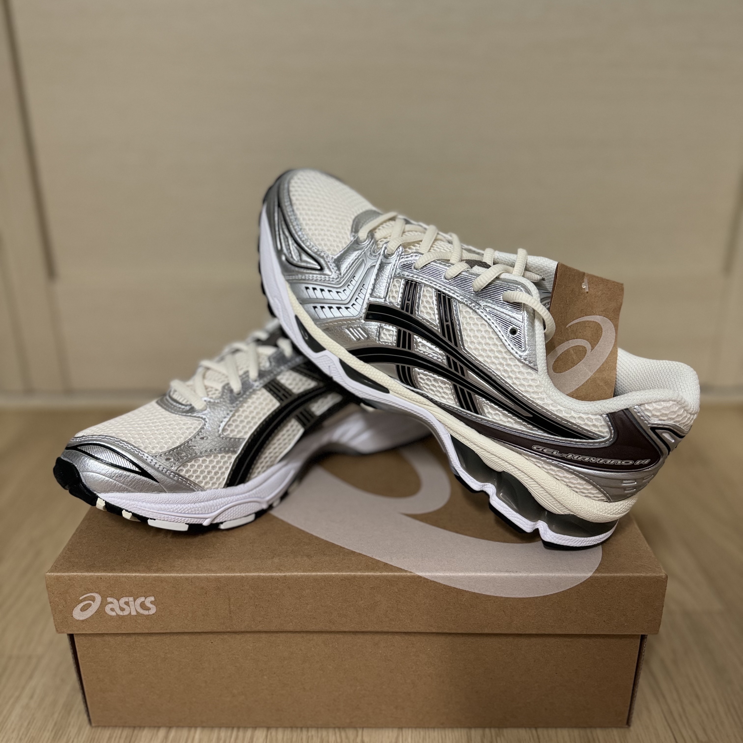 Asics Gel-Kayano 14 Cream Black 착용 스타일 - 3