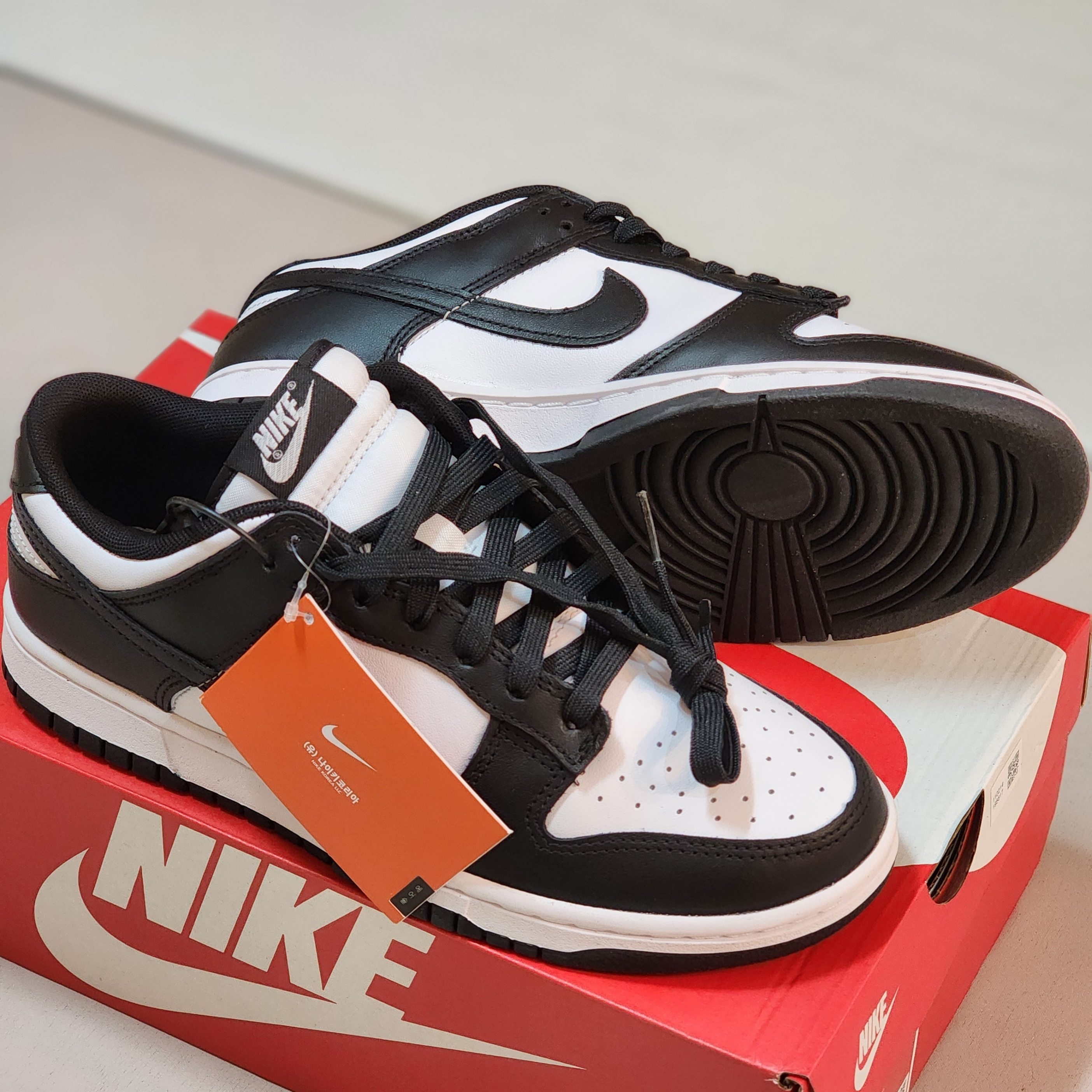 Nike Dunk Low Retro Black 착용 스타일 - 1