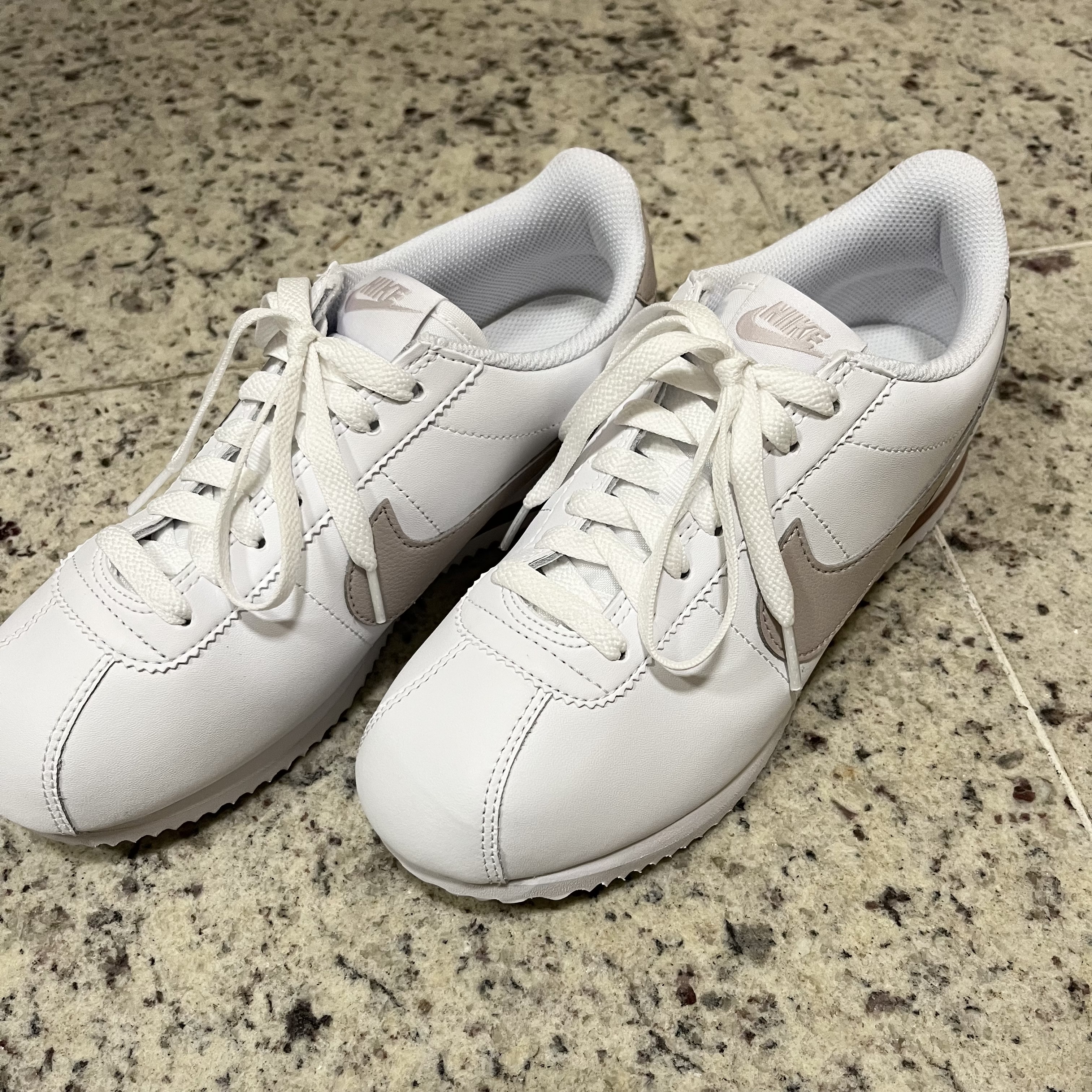 (W) Nike Cortez White Platinum Violet 착용 스타일 - 2