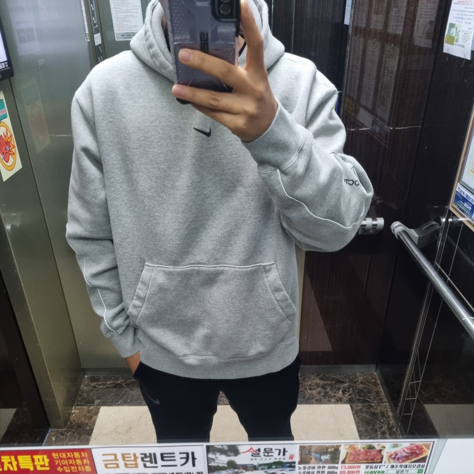 Nike x Drake Nocta Fleece Hoodie Dark Grey Heather (FN7659-063) 착용 스타일