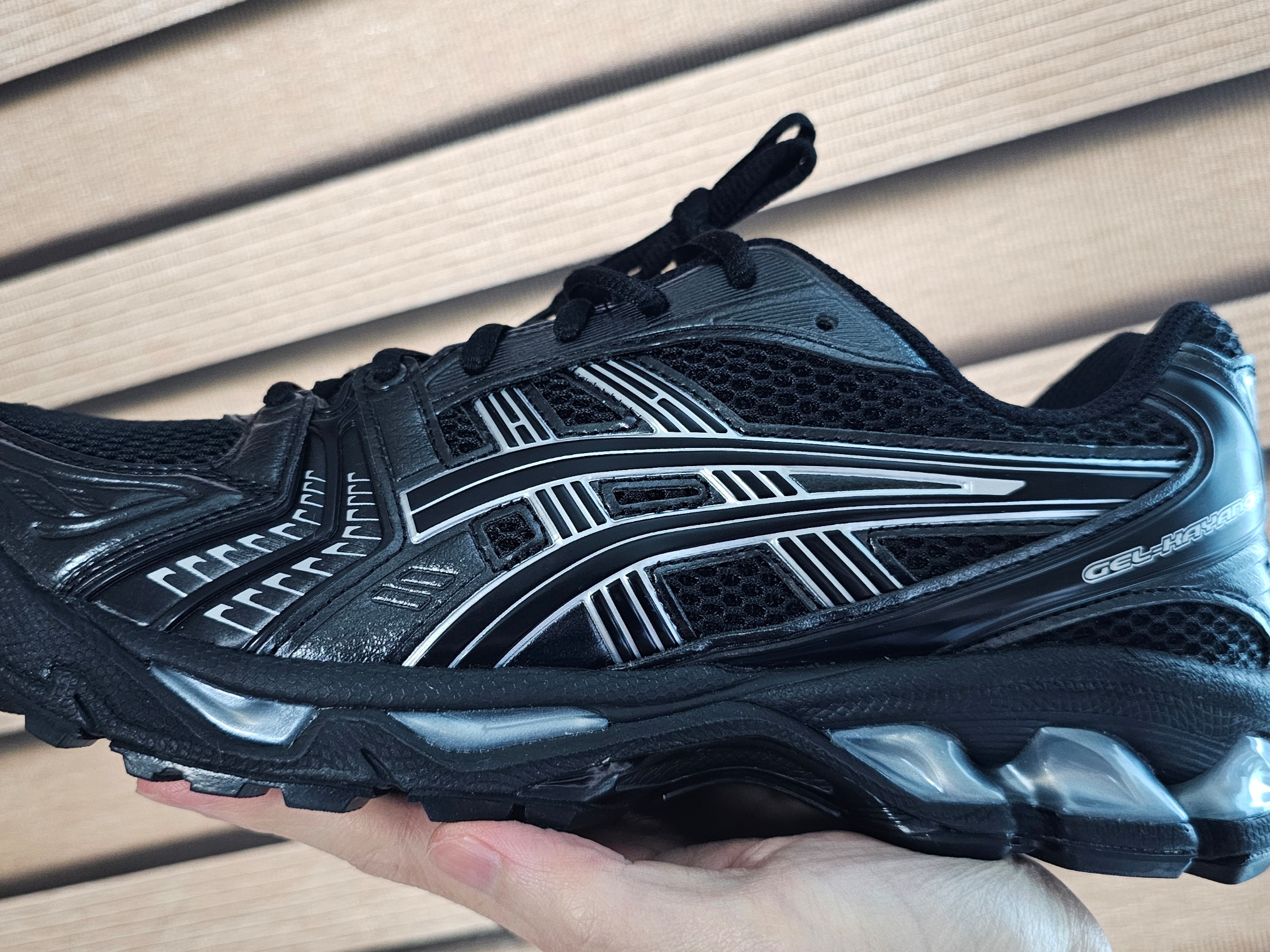 Asics Gel-Kayano 14 Black Pure Silver 착용 스타일