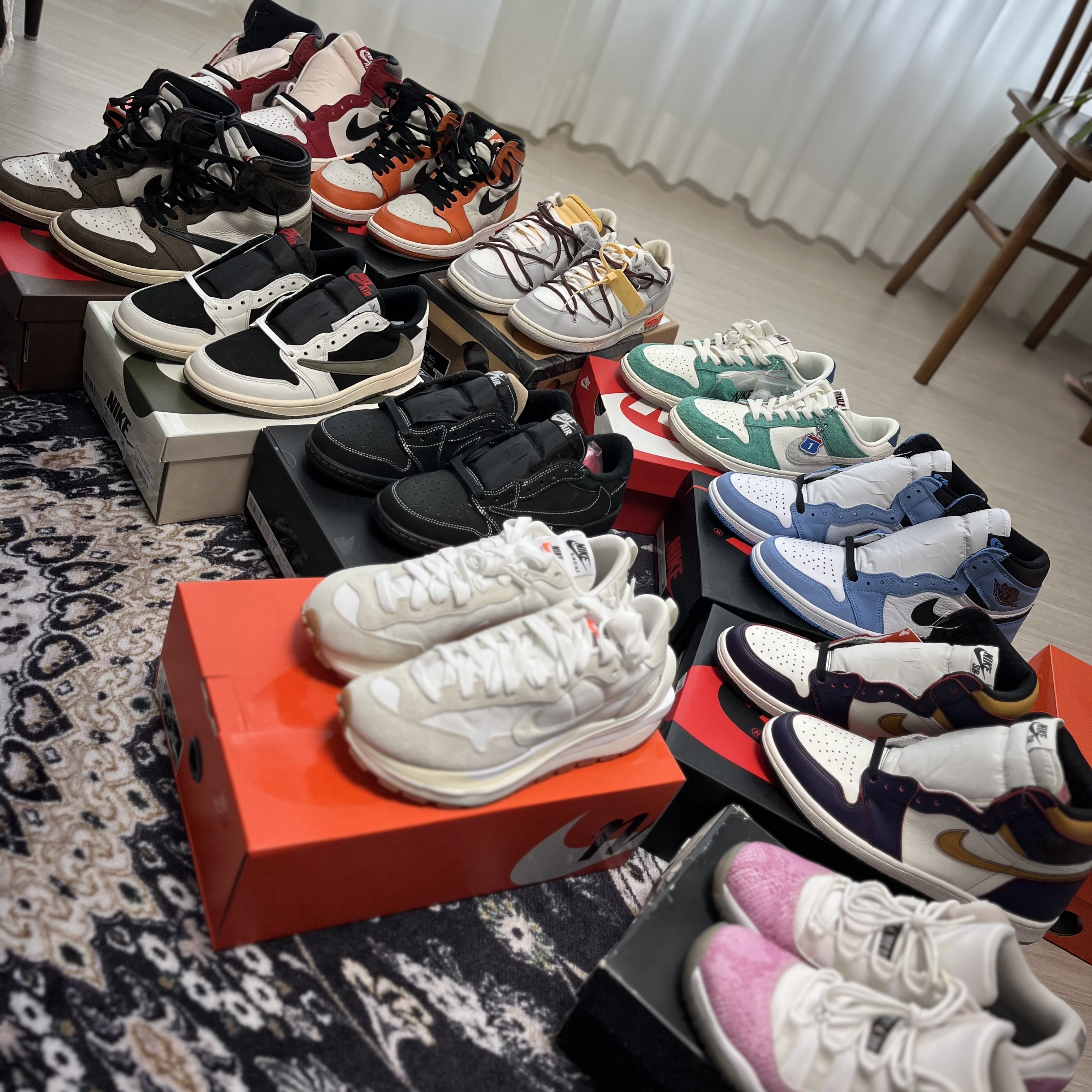 Jordan 1 Retro High OG Chicago 2022, (GS) Jordan 1 Retro High OG Reverse Shattered Backboard 착용 스타일 - 2