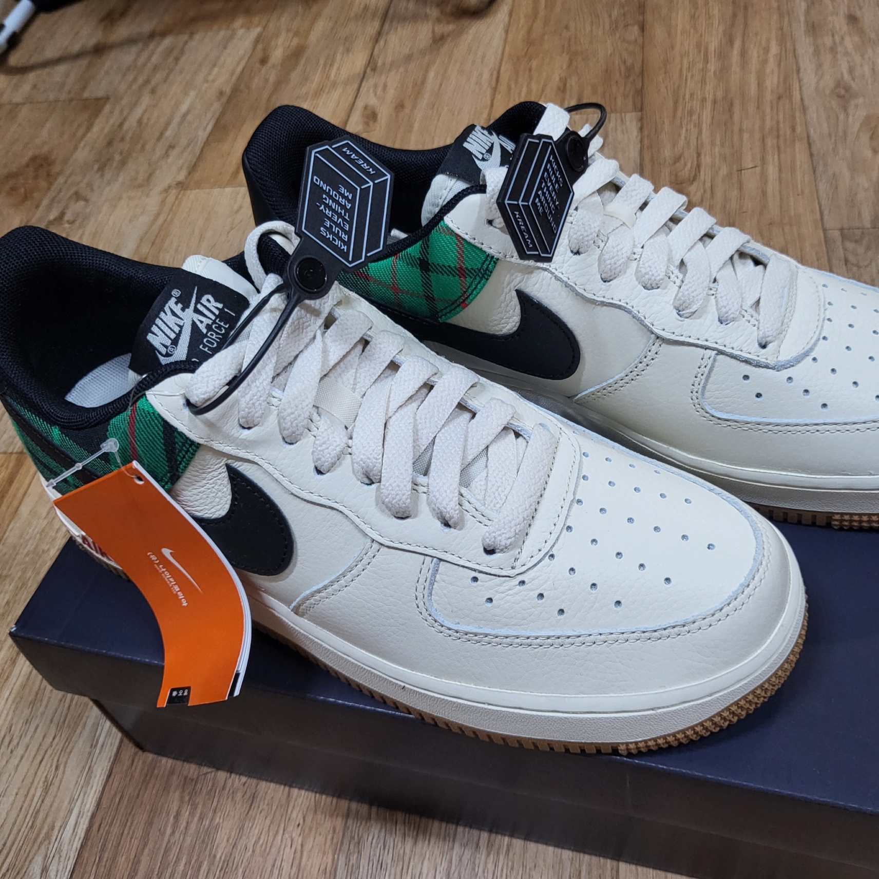 Nike Air Force 1 '07 LX Pale Ivory 착용 스타일