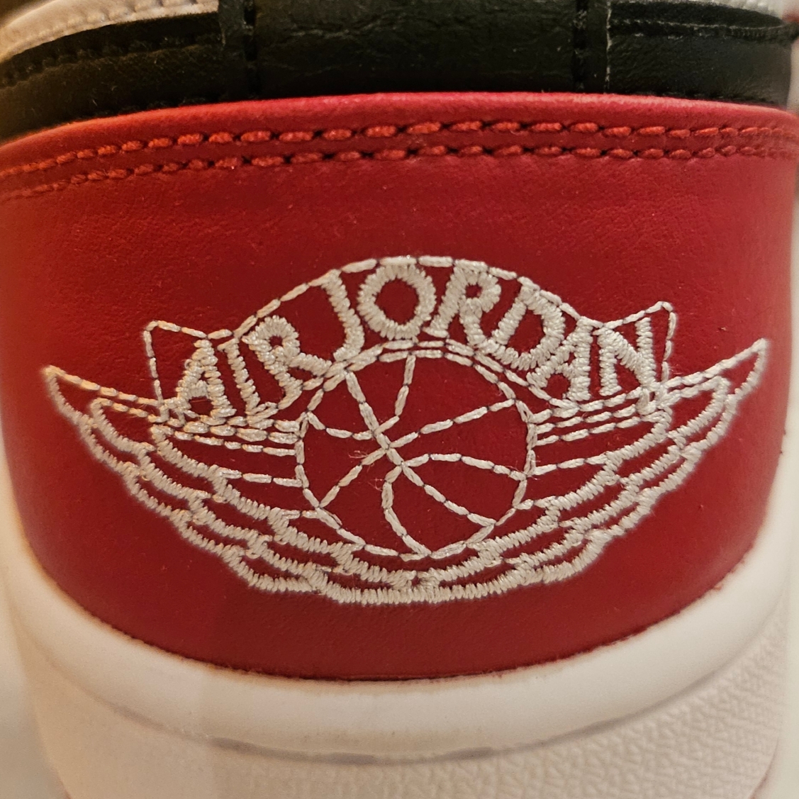 Jordan 1 Low White Varsity Red 착용 스타일 - 2