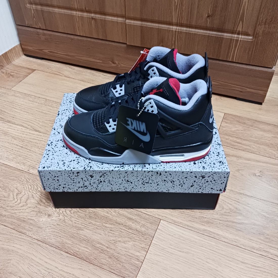 (GS) Jordan 4 Retro Bred Reimagined 착용 스타일 - 3