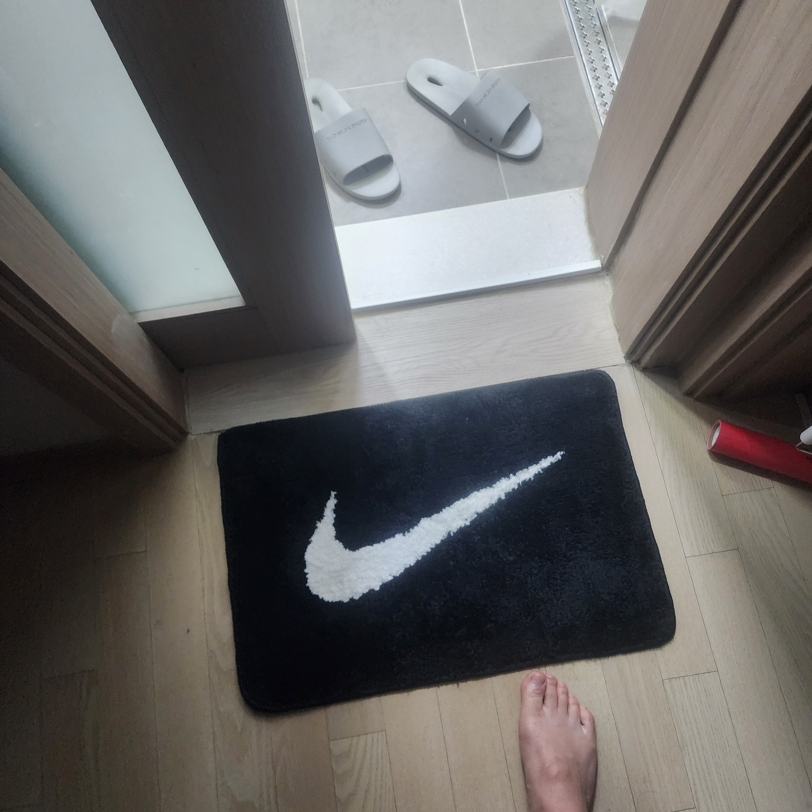 Nike Swoosh Rug Black White 착용 스타일