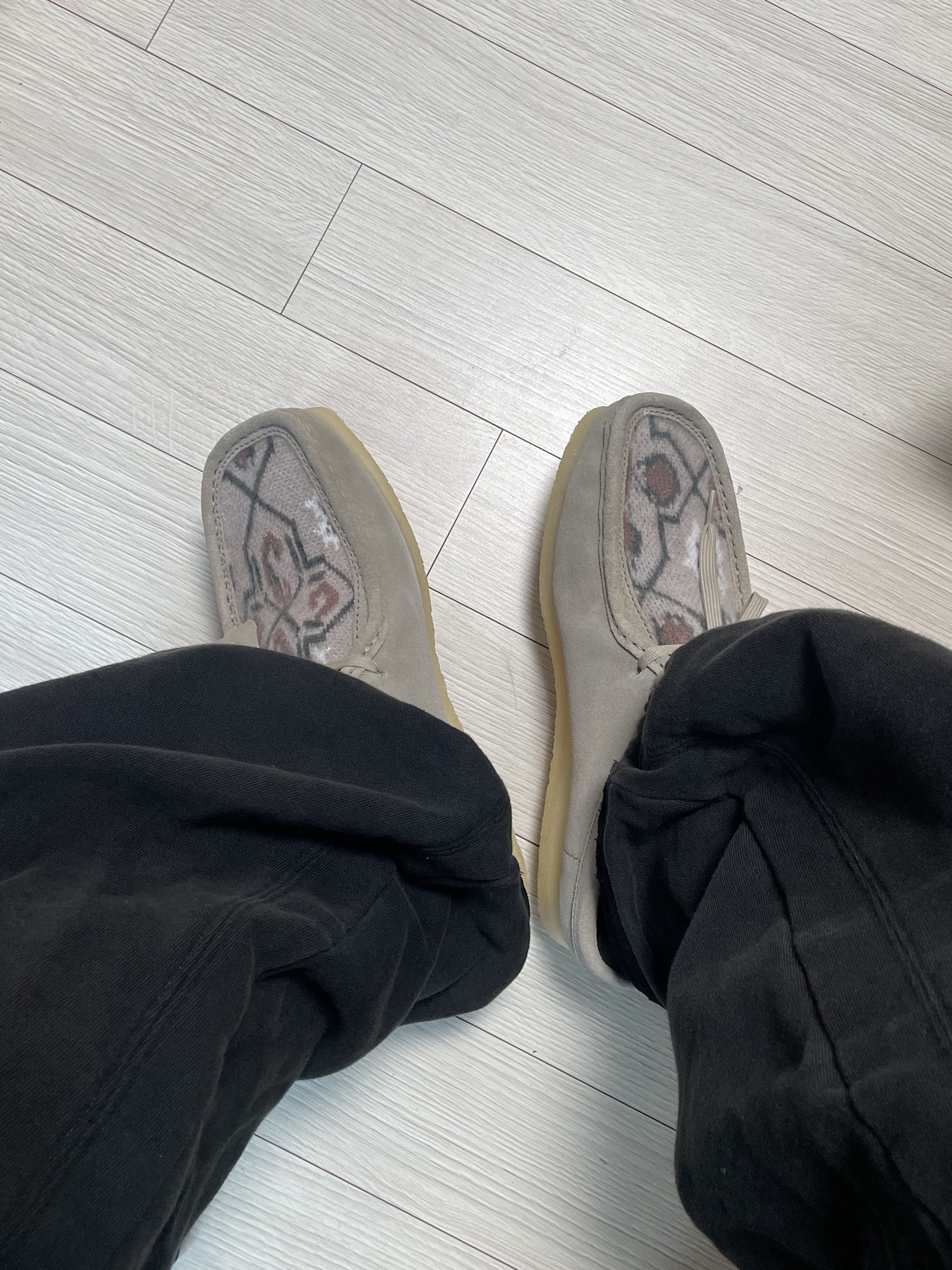 Clarks x END. x Beams Plus Ski Club Wallabee Mule Maple 착용 스타일