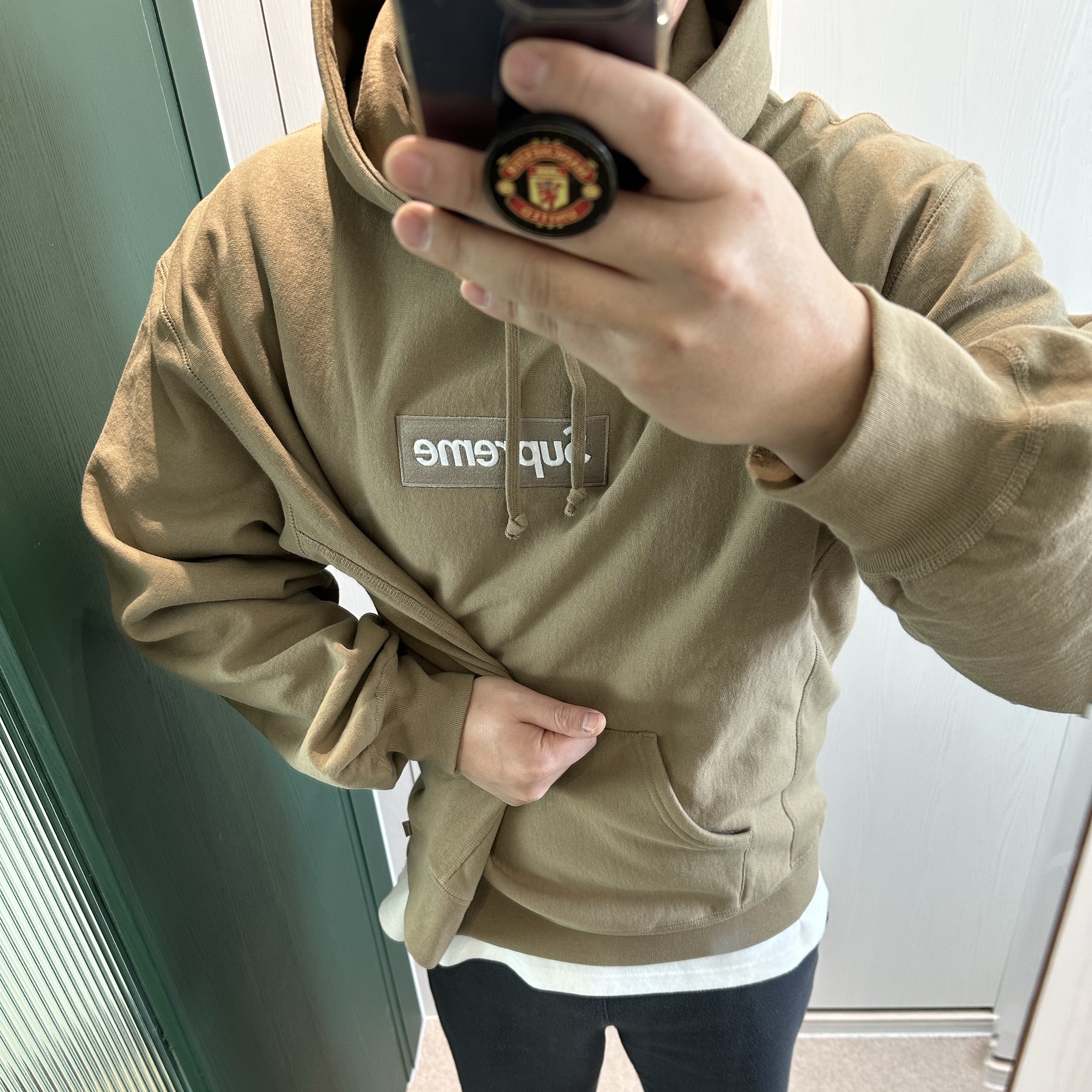 Supreme Box Logo Hooded Sweatshirt Dark Sand - 23FW, Supreme Box Logo Hooded Sweatshirt Olive Russian Camo - 21FW 착용 스타일 - 2