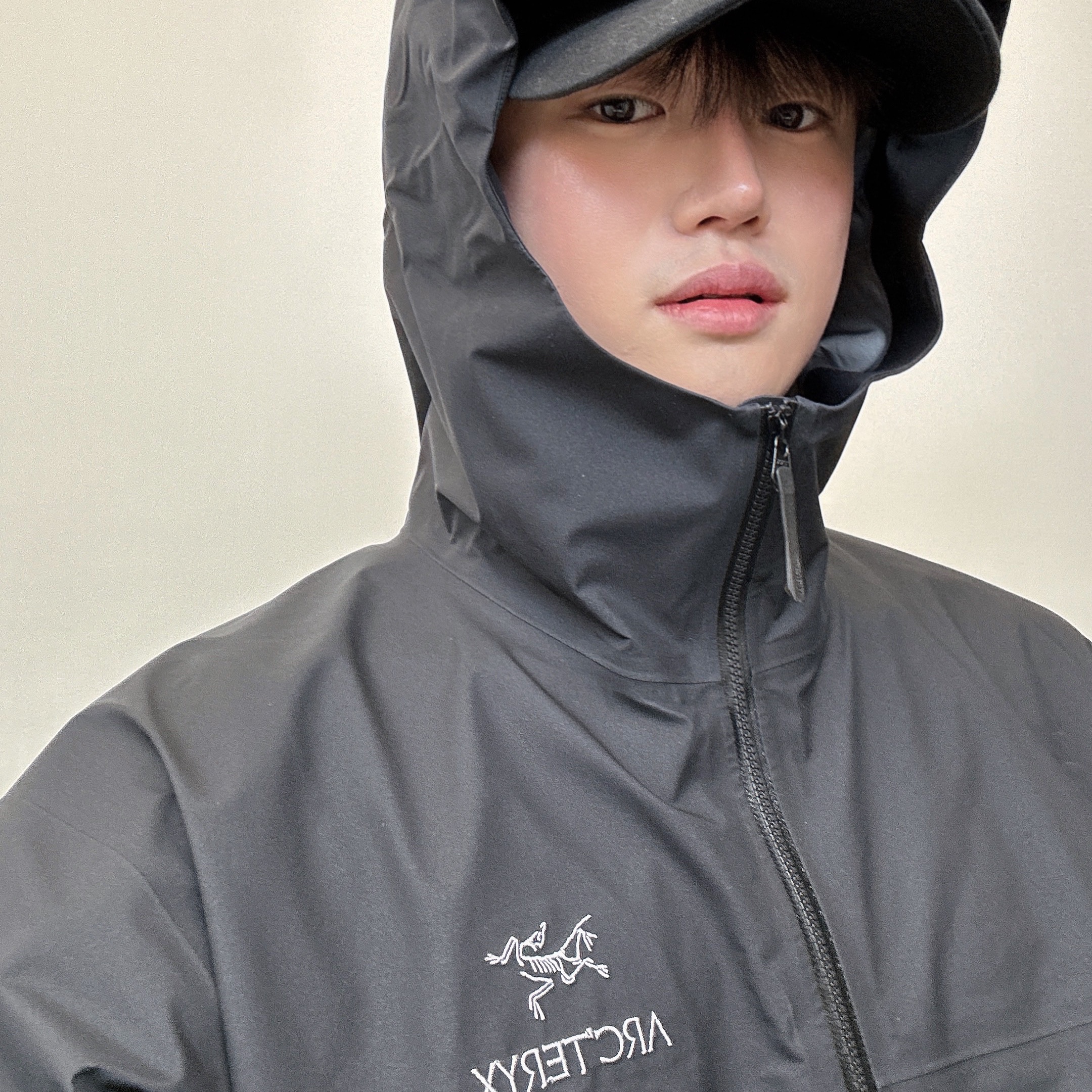 Arc'teryx Beta Jacket Black 착용 스타일