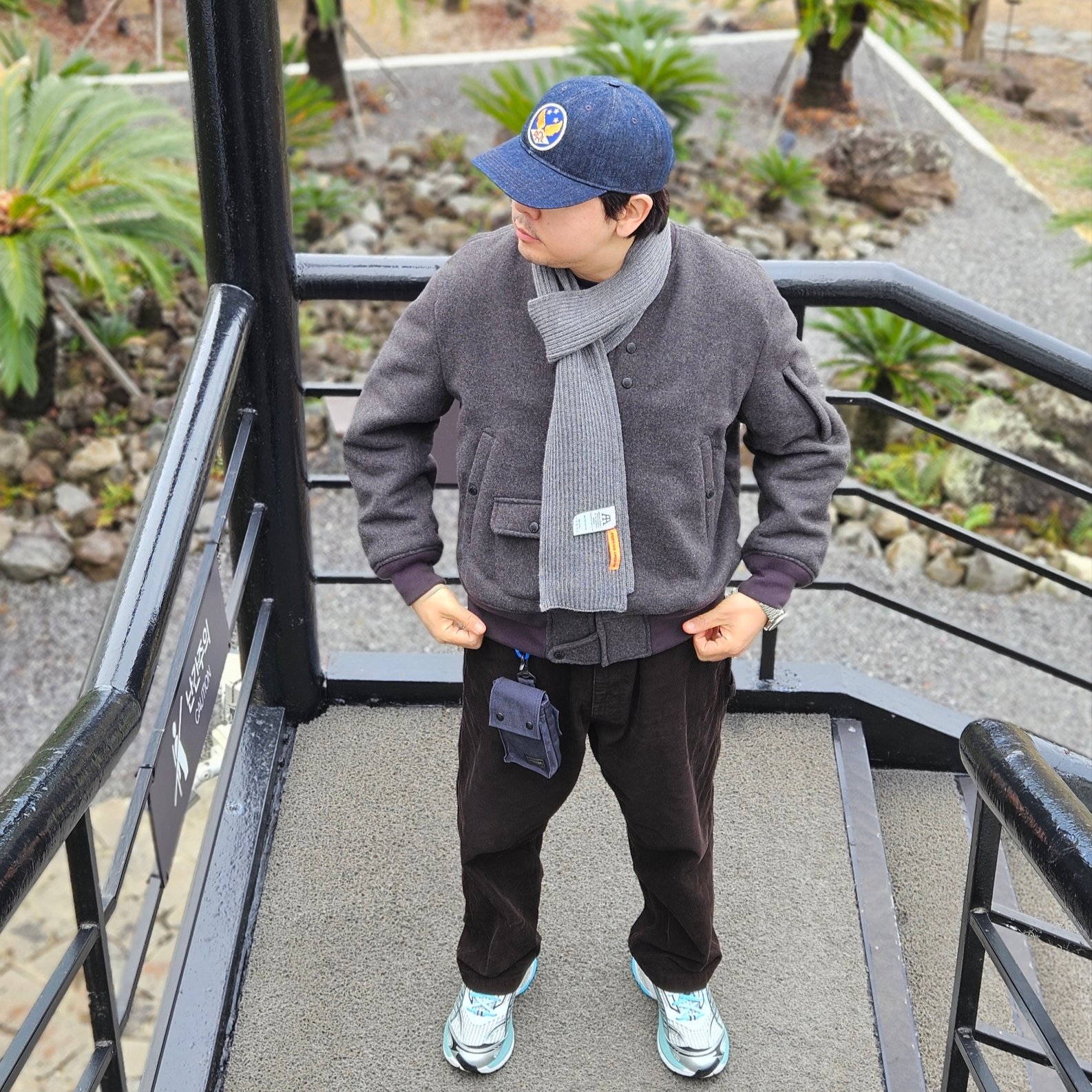Puma Velophasis Phased White Porcelain, Uniqlo x Engineered Garments Pufftech Short Blouson Dark Gray 착용 스타일 - 2