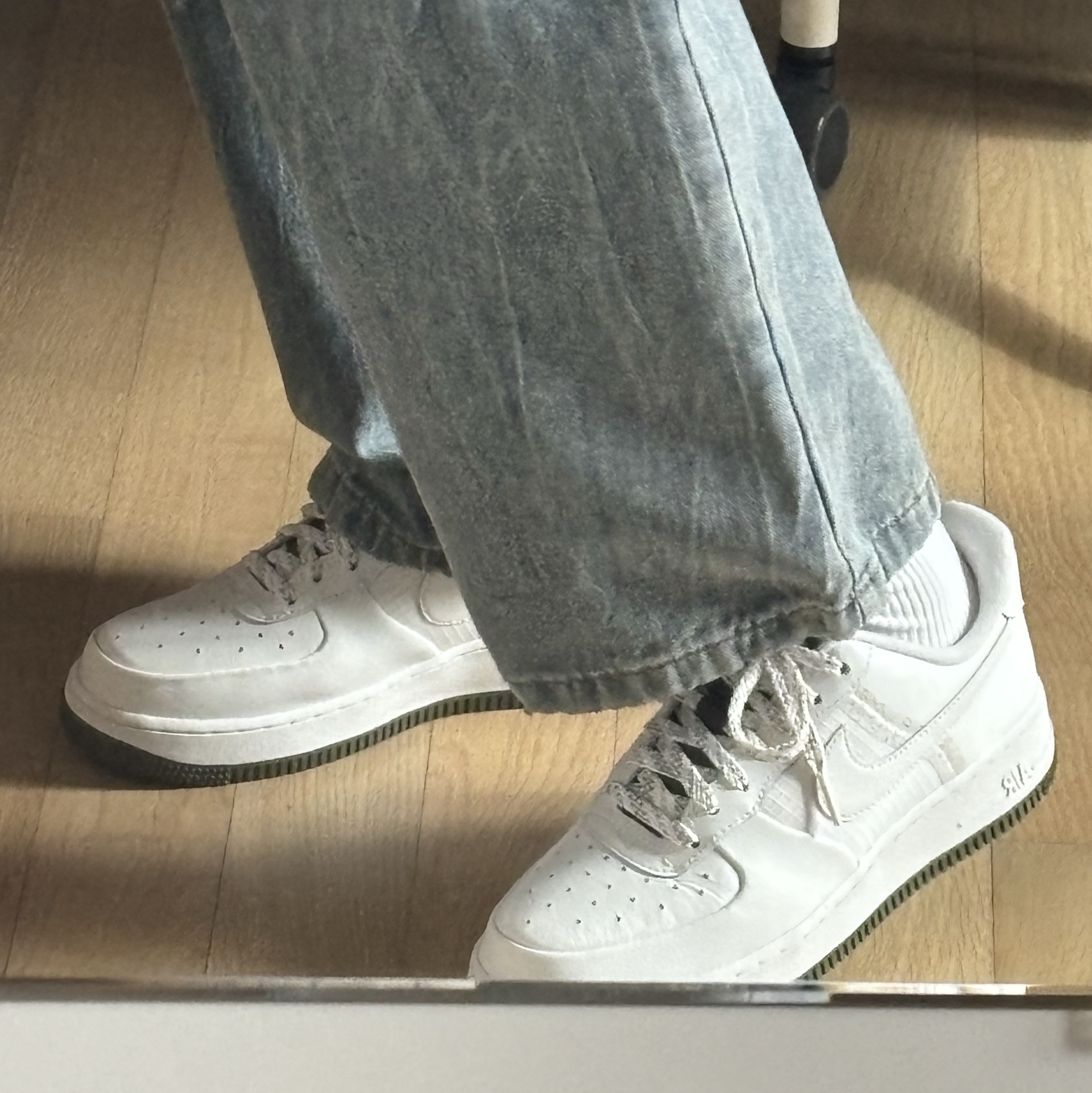 Nike Air Force 1 '07 LV8 Phantom Cargo Khaki 착용 스타일 - 2