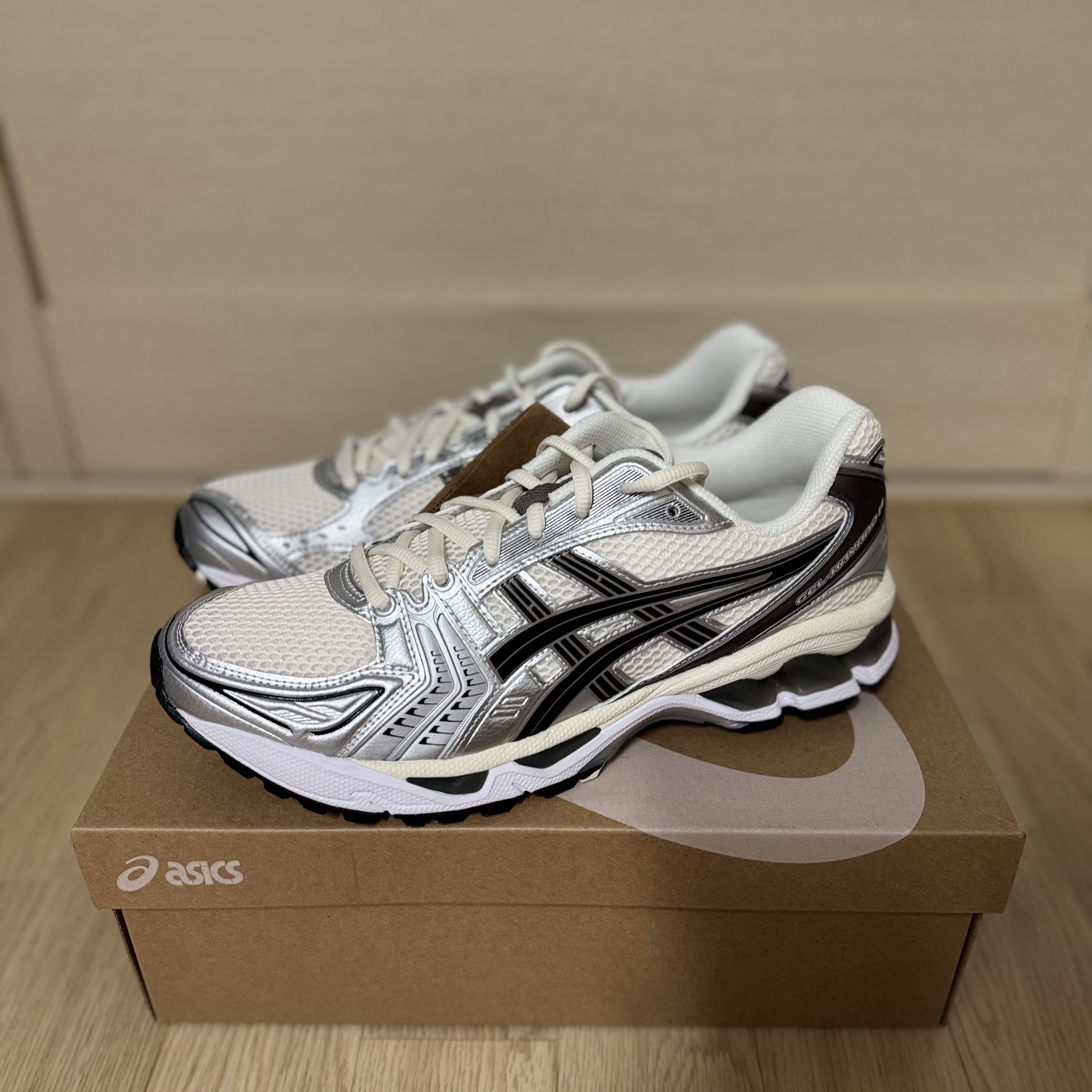 Asics Gel-Kayano 14 Cream Black 착용 스타일 - 2
