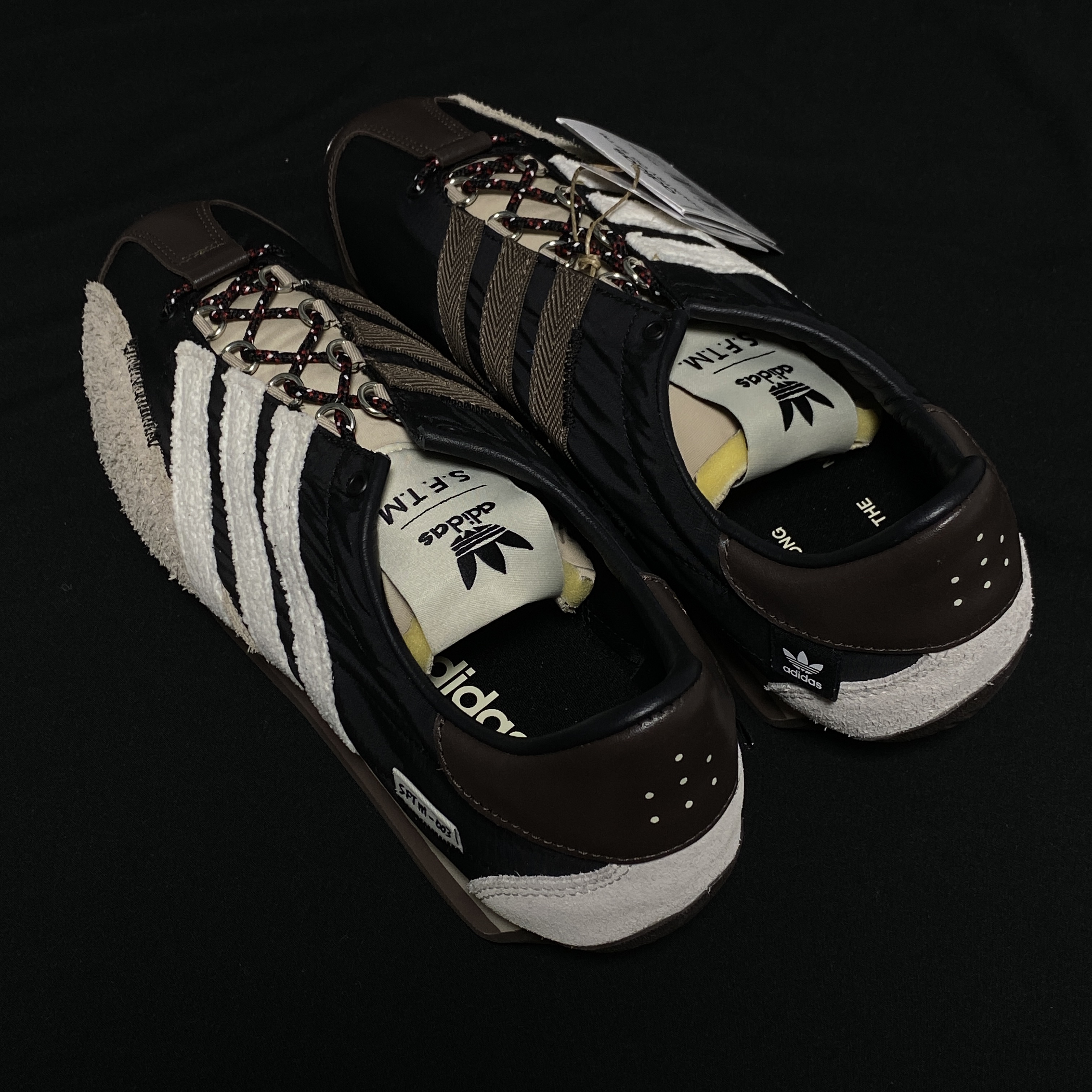 Adidas x Song for the Mute Country OG Core Black Core White 착용 스타일 - 2