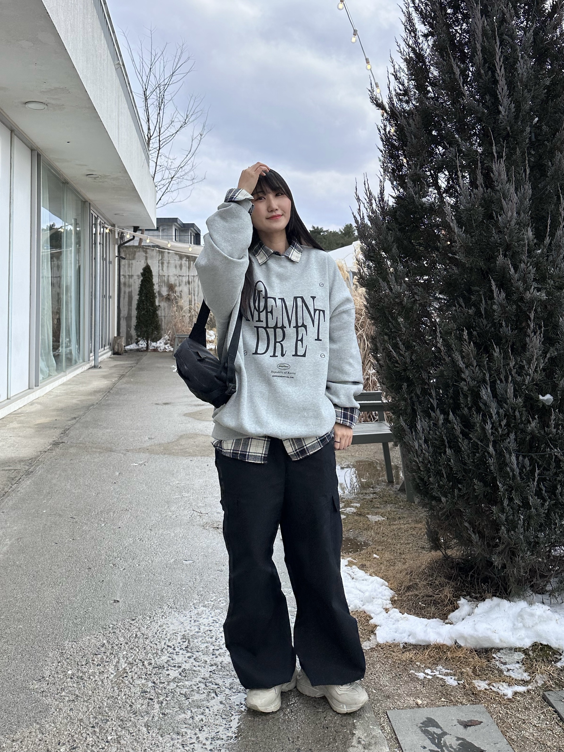 (W) Gucci Rhyton Leather Sneakers Distressed Ivory, Gucci Rhyton Leather Sneakers Distressed Ivory 착용 스타일 - 1