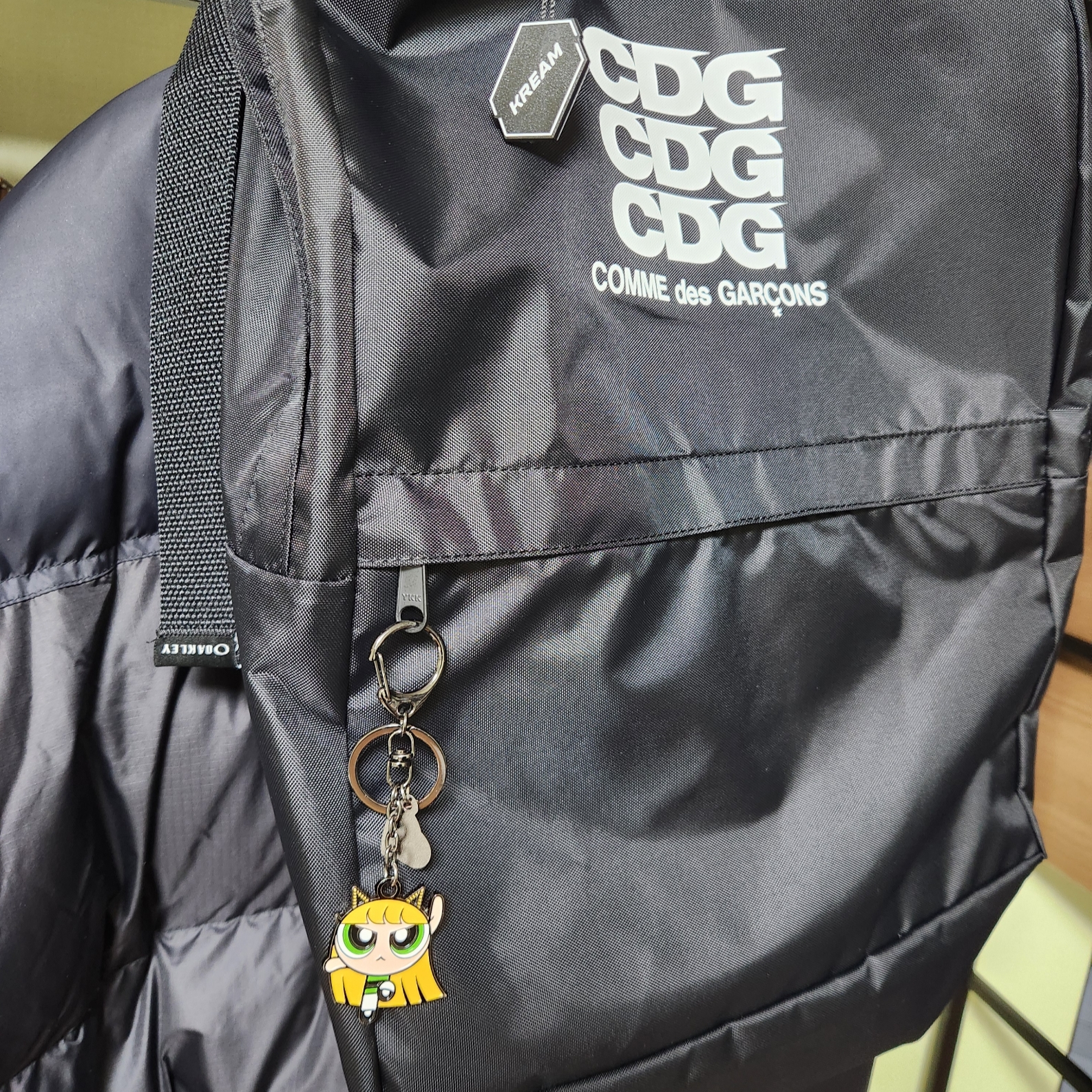 CDG Backpack Black 착용 스타일