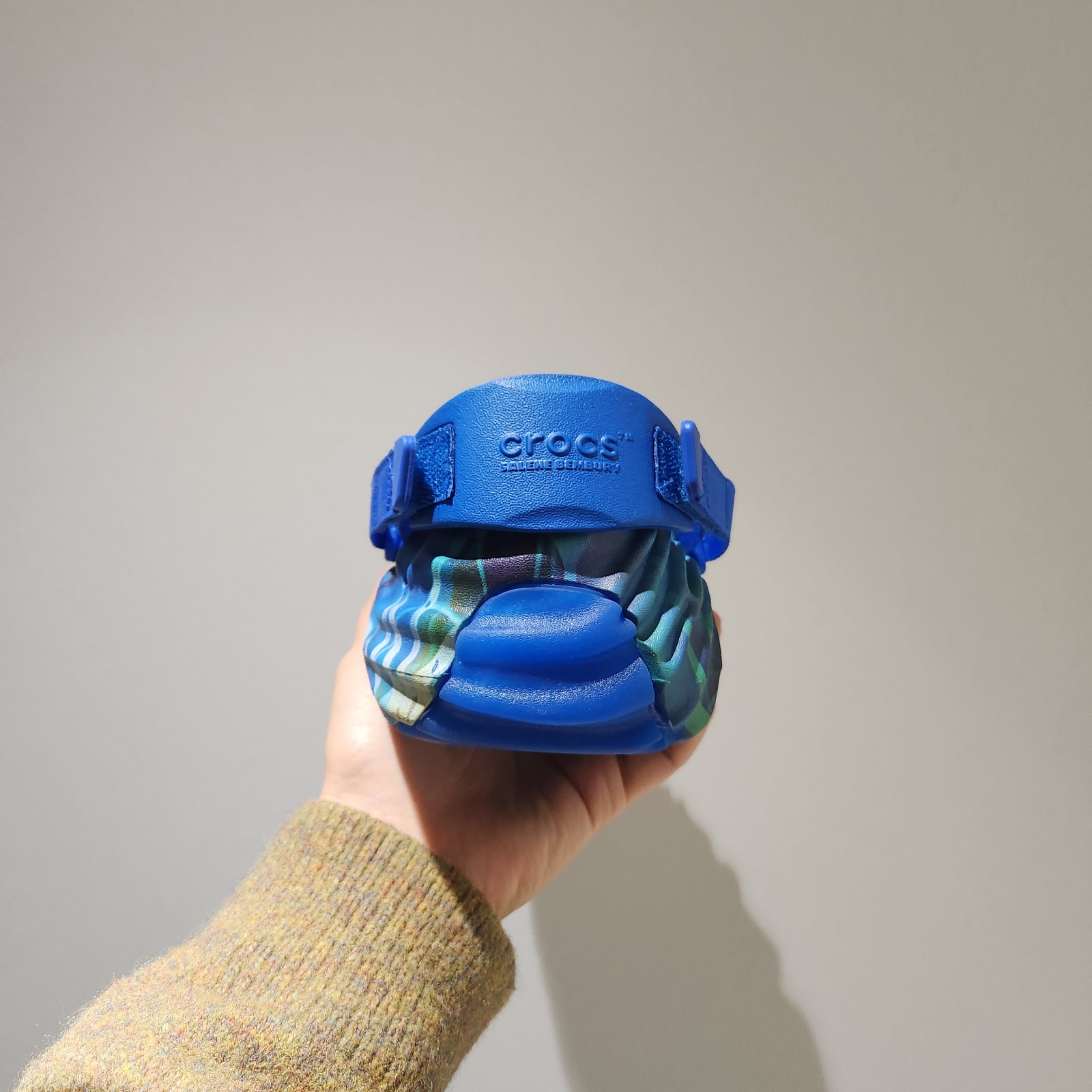 Crocs x Salehe Bembury x Futura Pollex Clog Blue 착용 스타일 - 4