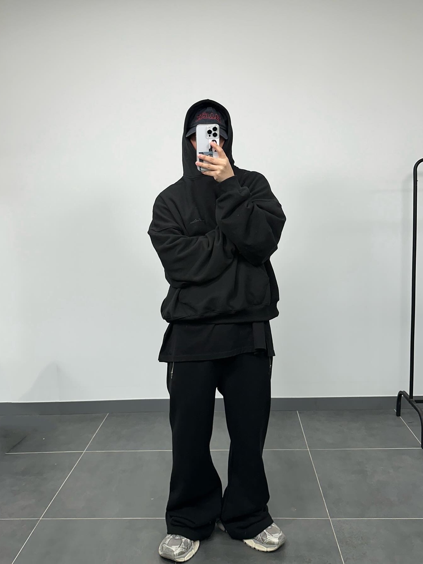 Balenciaga 3XL Sneakers Light Beige 착용 스타일