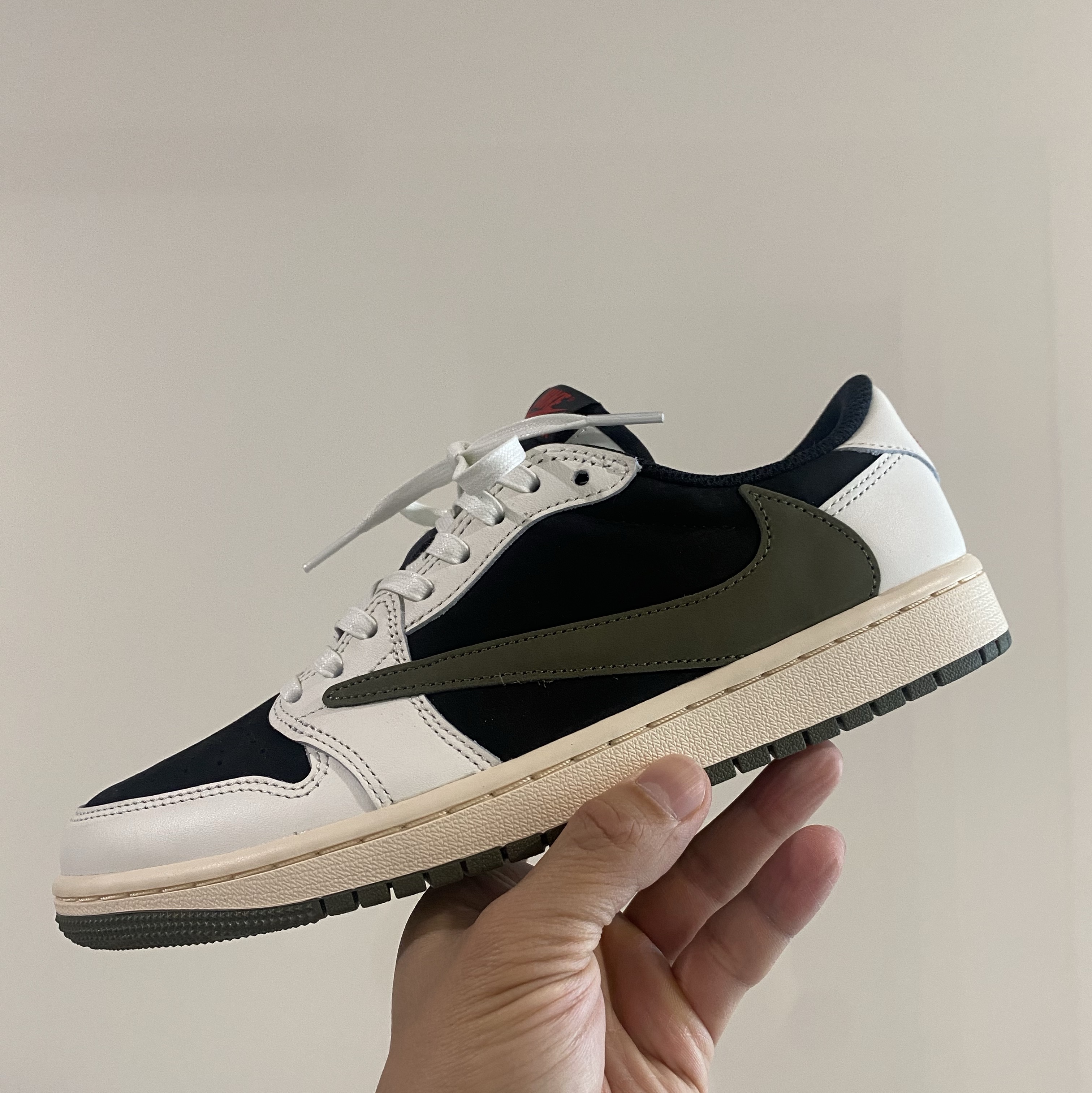 (W) Jordan 1 x Travis Scott Retro Low OG SP Medium Olive 착용 스타일