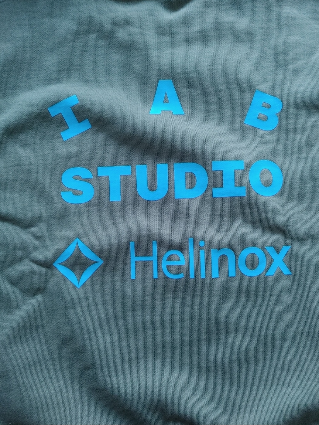 IAB Studio x Helinox Sweatshirt Leaf Green 착용 스타일