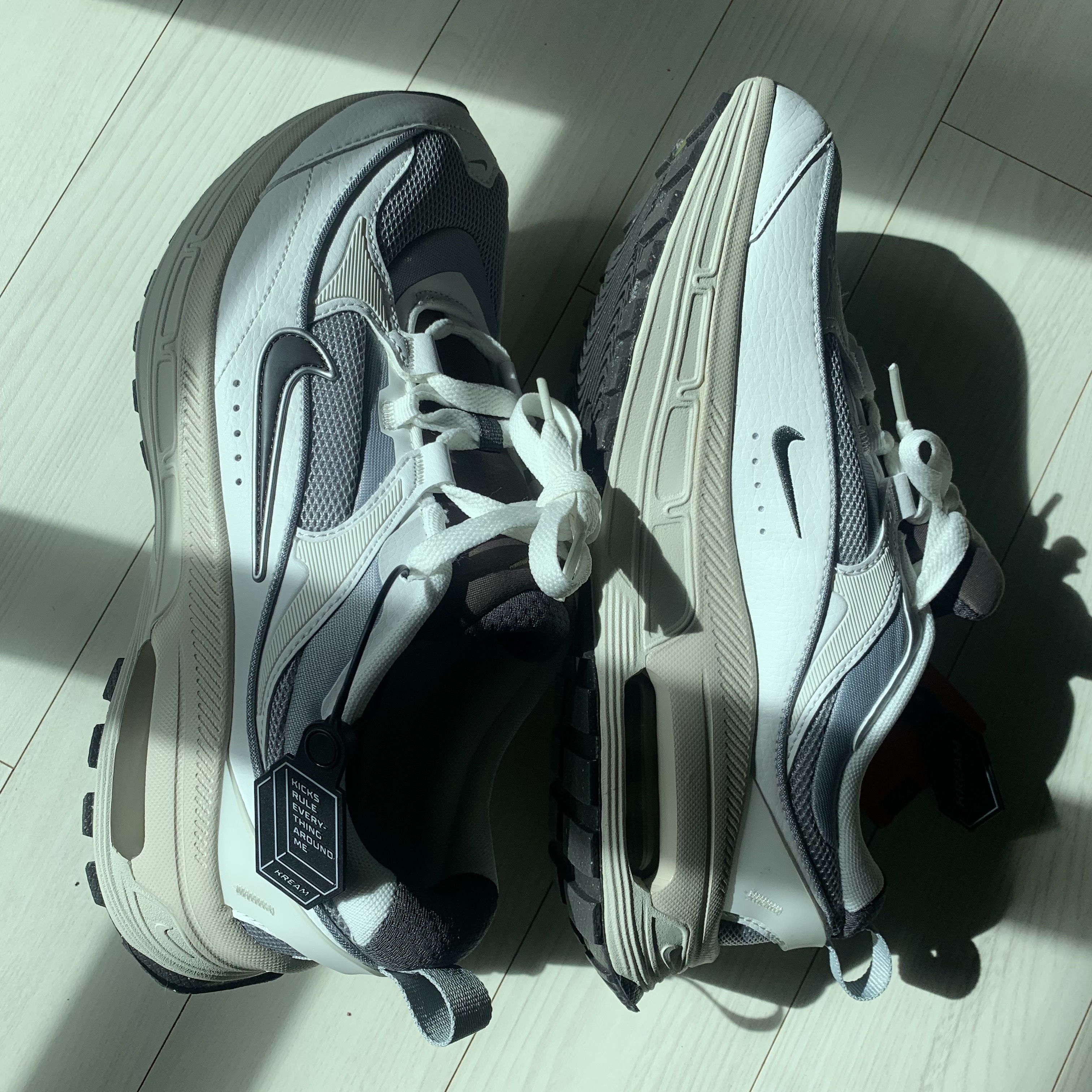 (W) Nike Air Max Bliss Next Nature Wolf Grey 착용 스타일