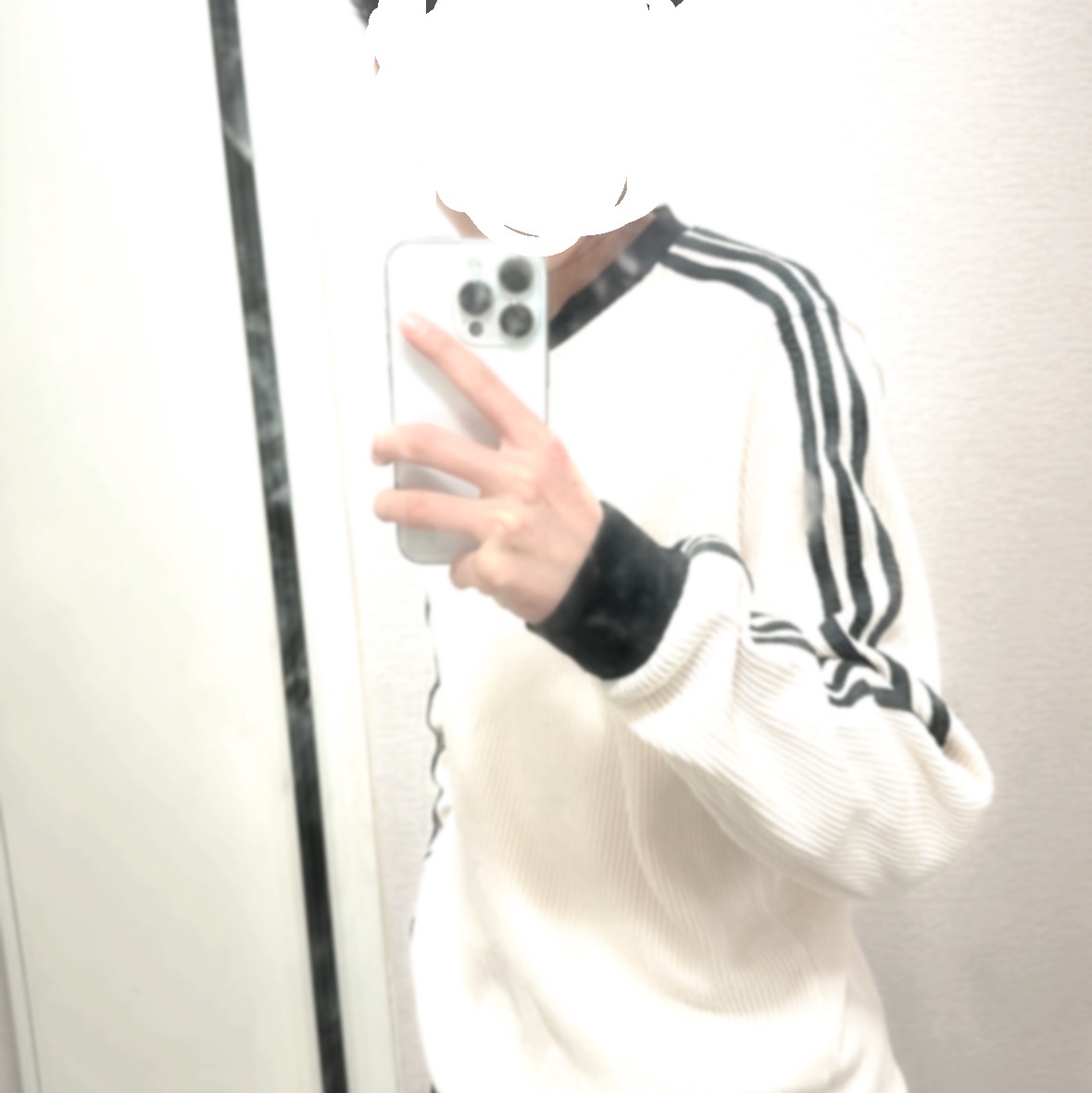 Adidas Adicolor Classic Waffle Crew Wonder White - KR Sizing 착용 스타일