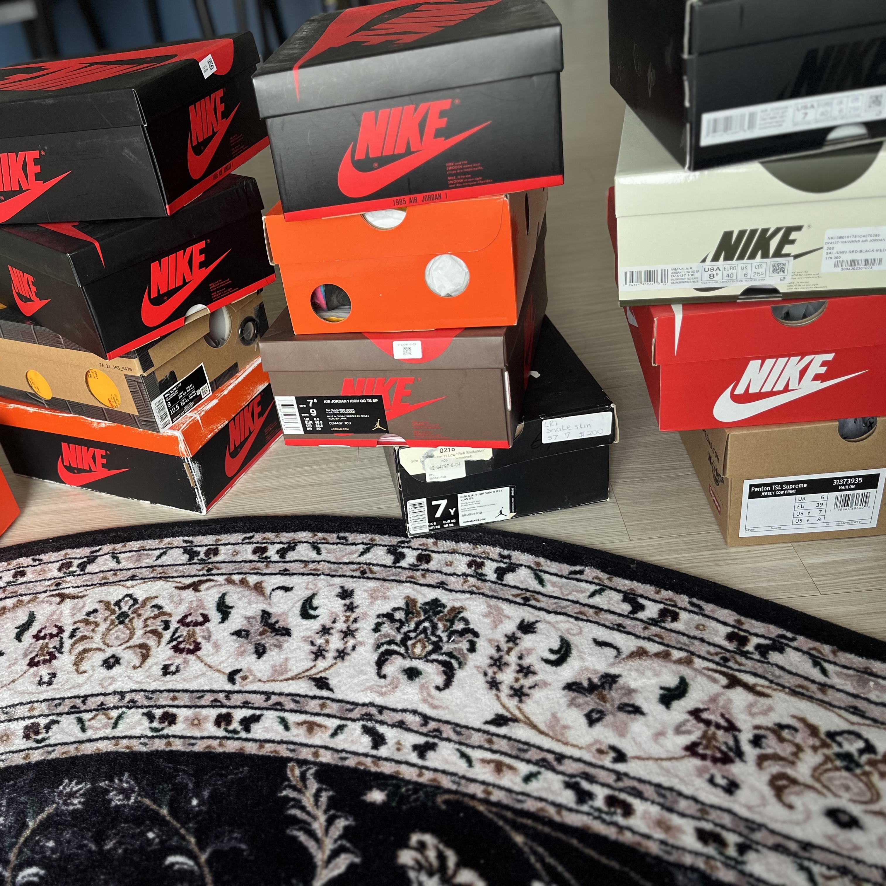 Jordan 1 Retro High OG Chicago 2022, (GS) Jordan 1 Retro High OG Reverse Shattered Backboard 착용 스타일 - 1