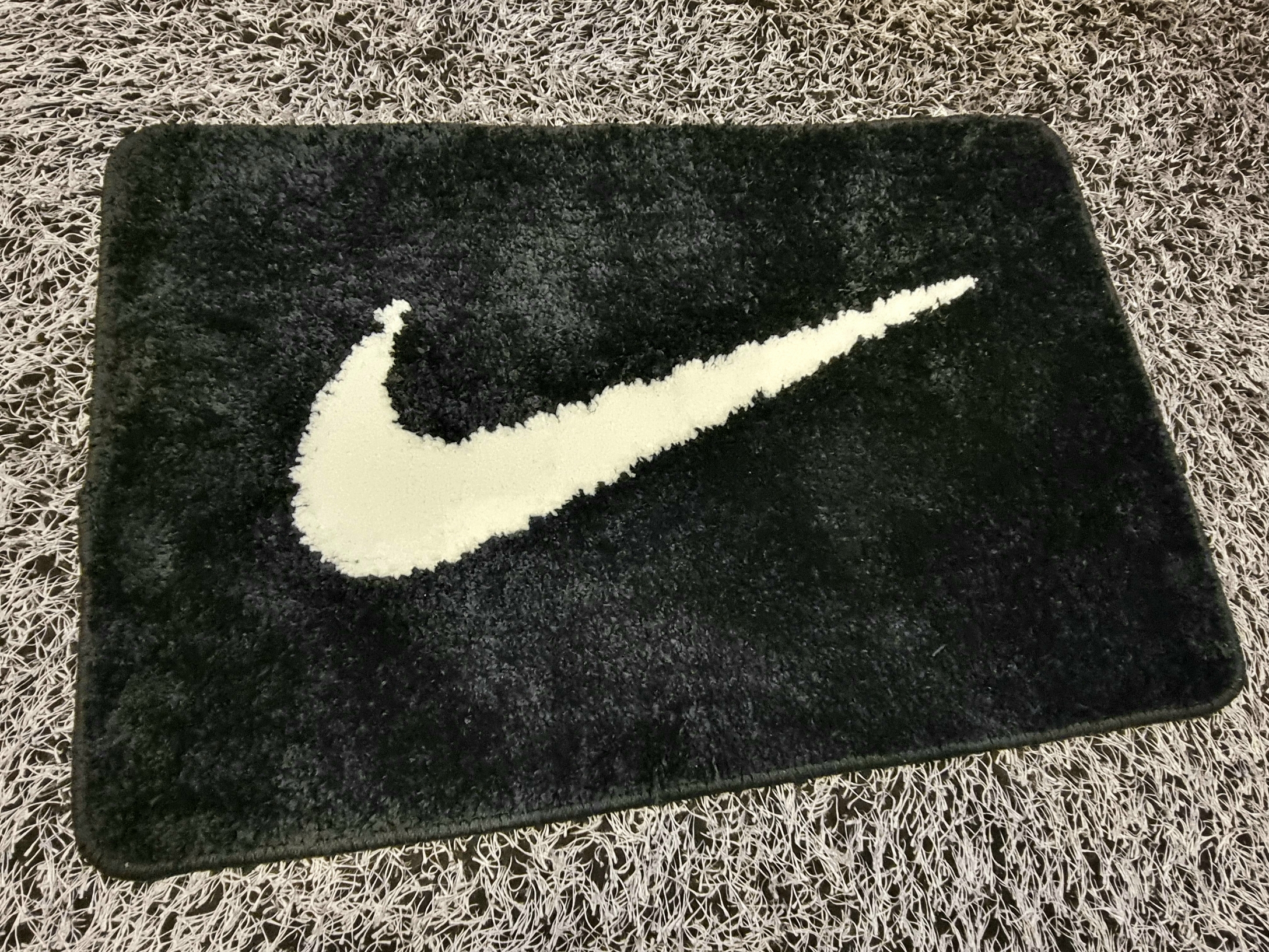 Nike Swoosh Rug Black White 착용 스타일 - 1