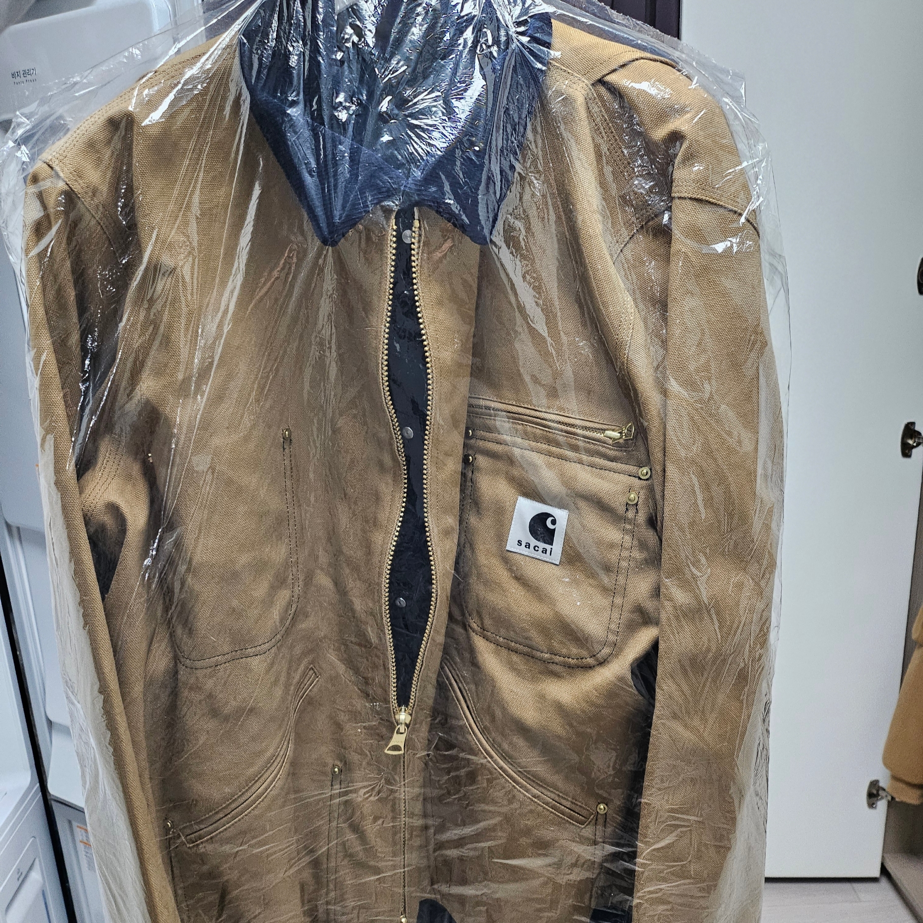 Sacai x Carhartt WIP Reversible Duck Jacket Beige Navy 착용 스타일