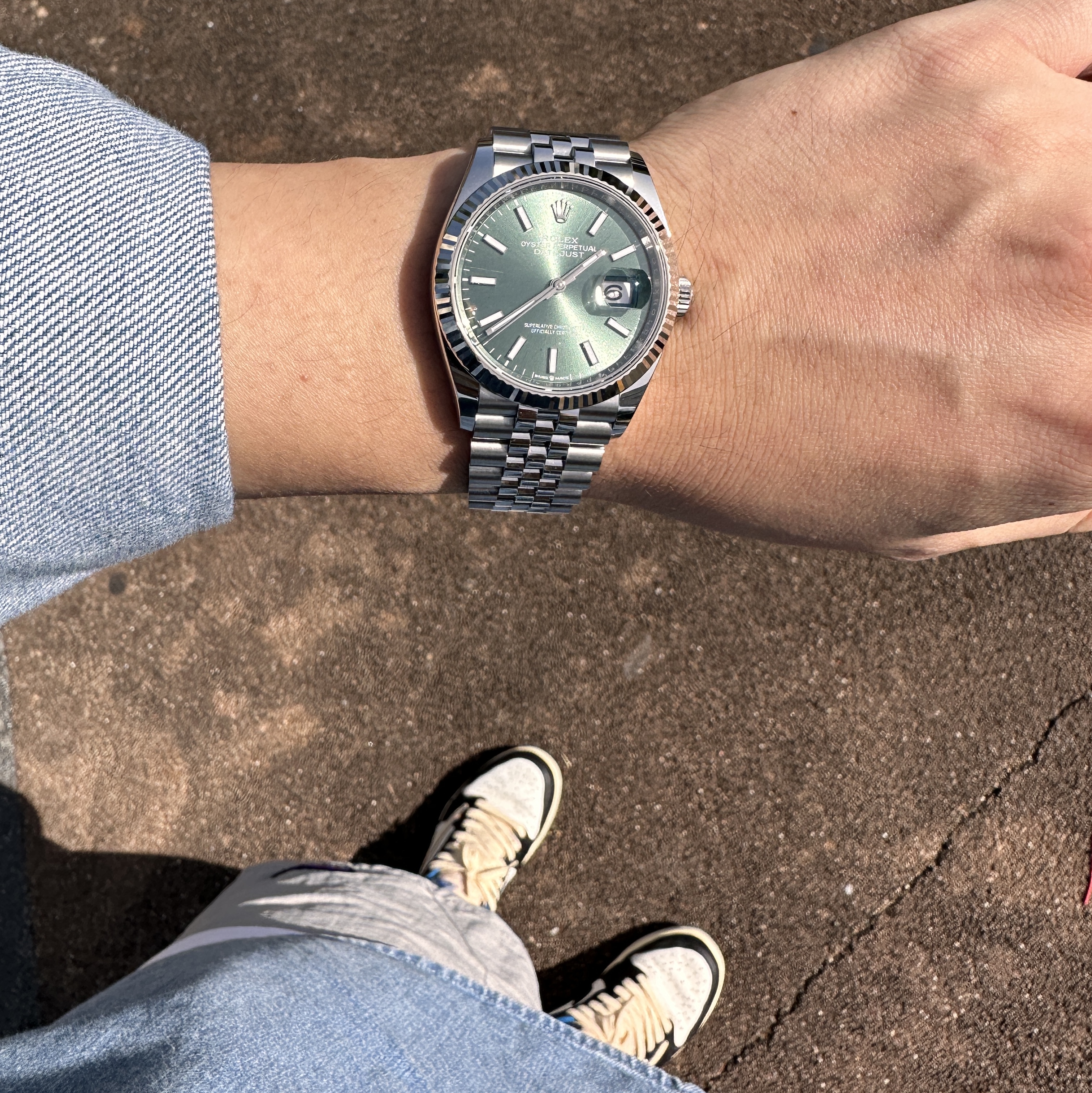 Rolex Datejust 36mm 126234 Mint Green Jubilee, Jordan 1 x Travis Scott x Fragment Retro Low OG SP Military Blue 착용 스타일