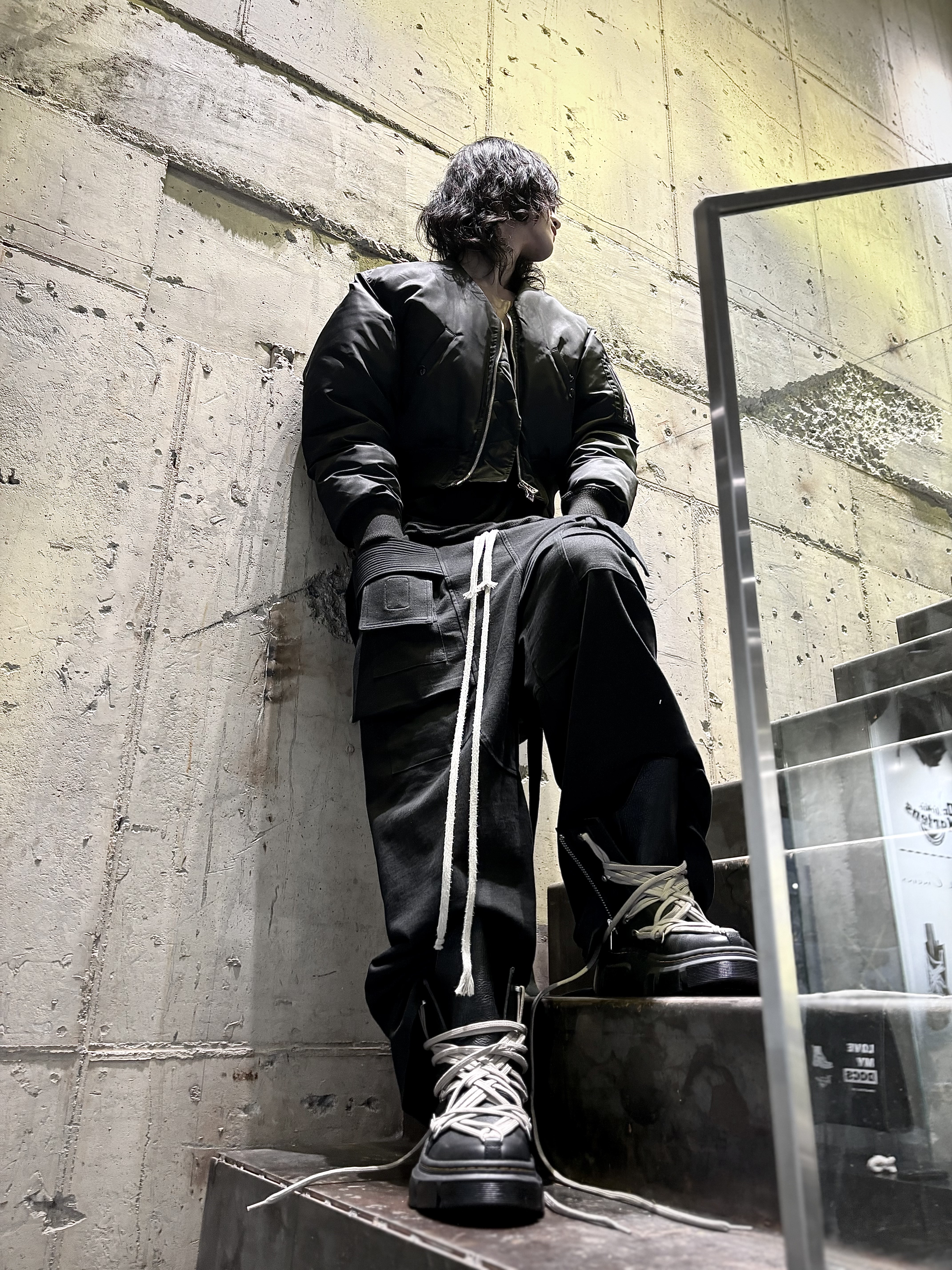 Dr. Martens x Rick Owens 1460 DMXL Megalace Black 착용 스타일