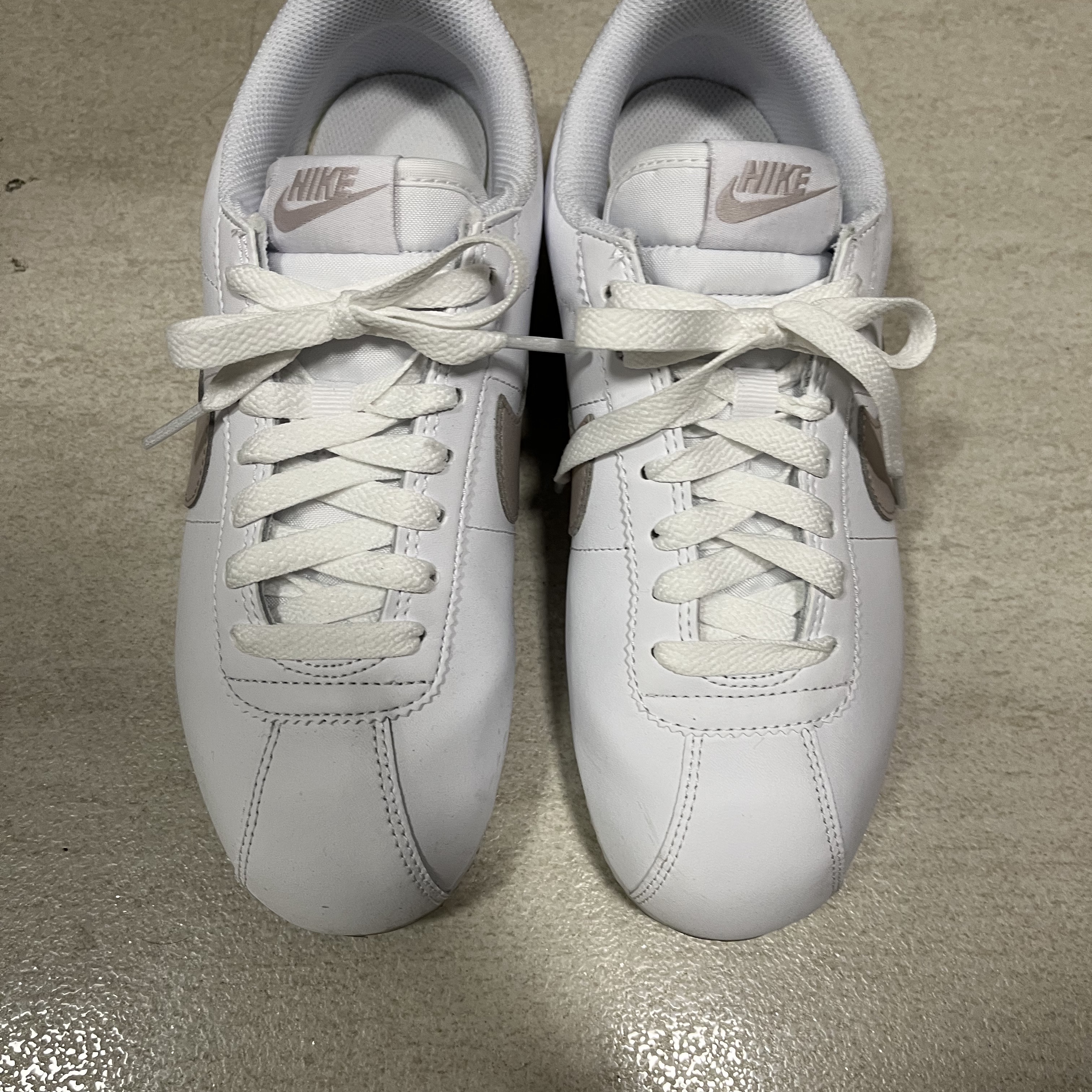 (W) Nike Cortez White Platinum Violet 착용 스타일